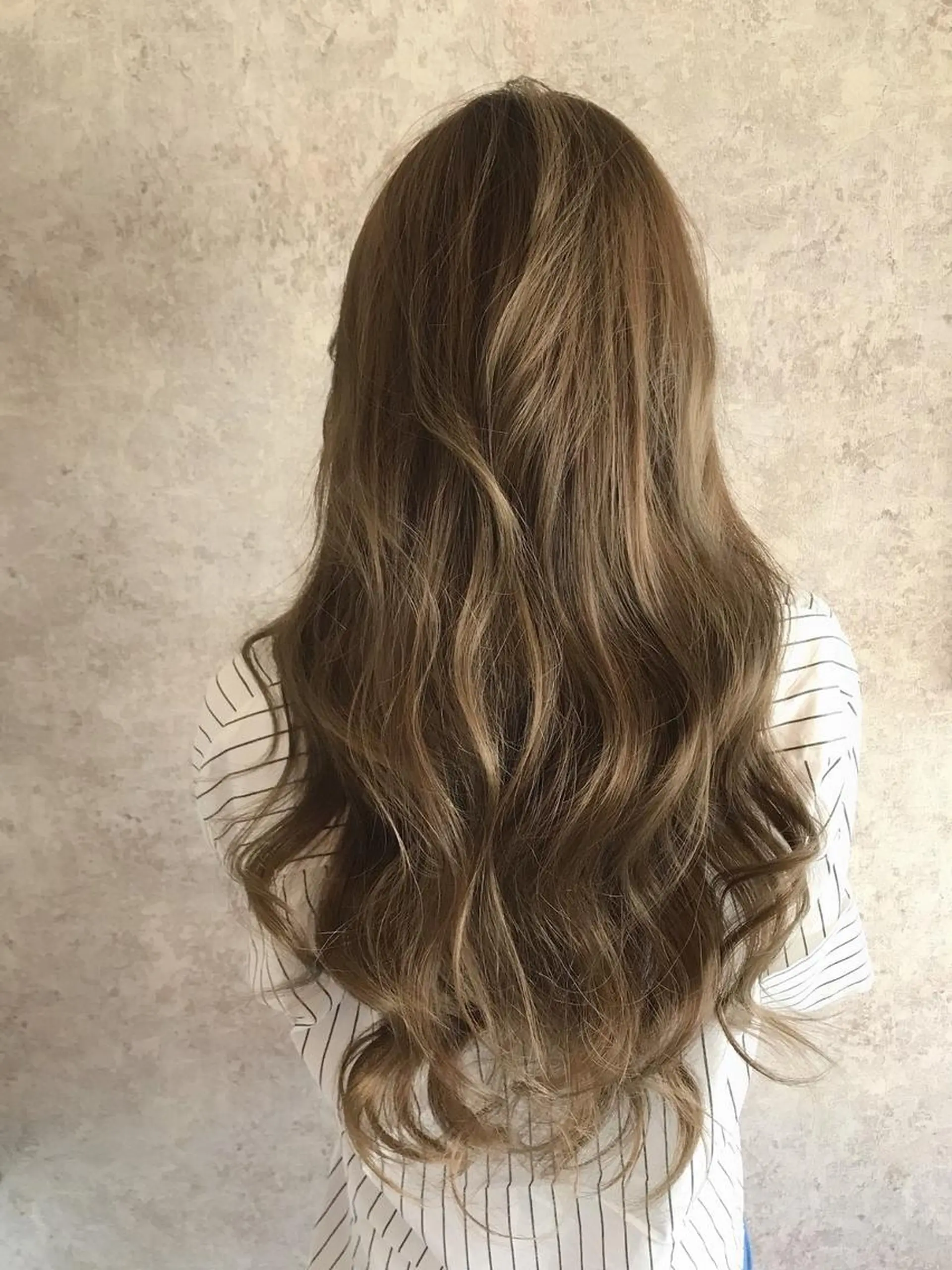 ミディアム カラー パーマ バレイヤージュ ブルーカラー ブルージュ グラデーションカラー ハイライトカラー due hair 京都駅前店 MILBON オージュア認定サロン【デューヘアー】所属・ハイトーンブリーチ 土坂　由志【京都】のヘアスタイル