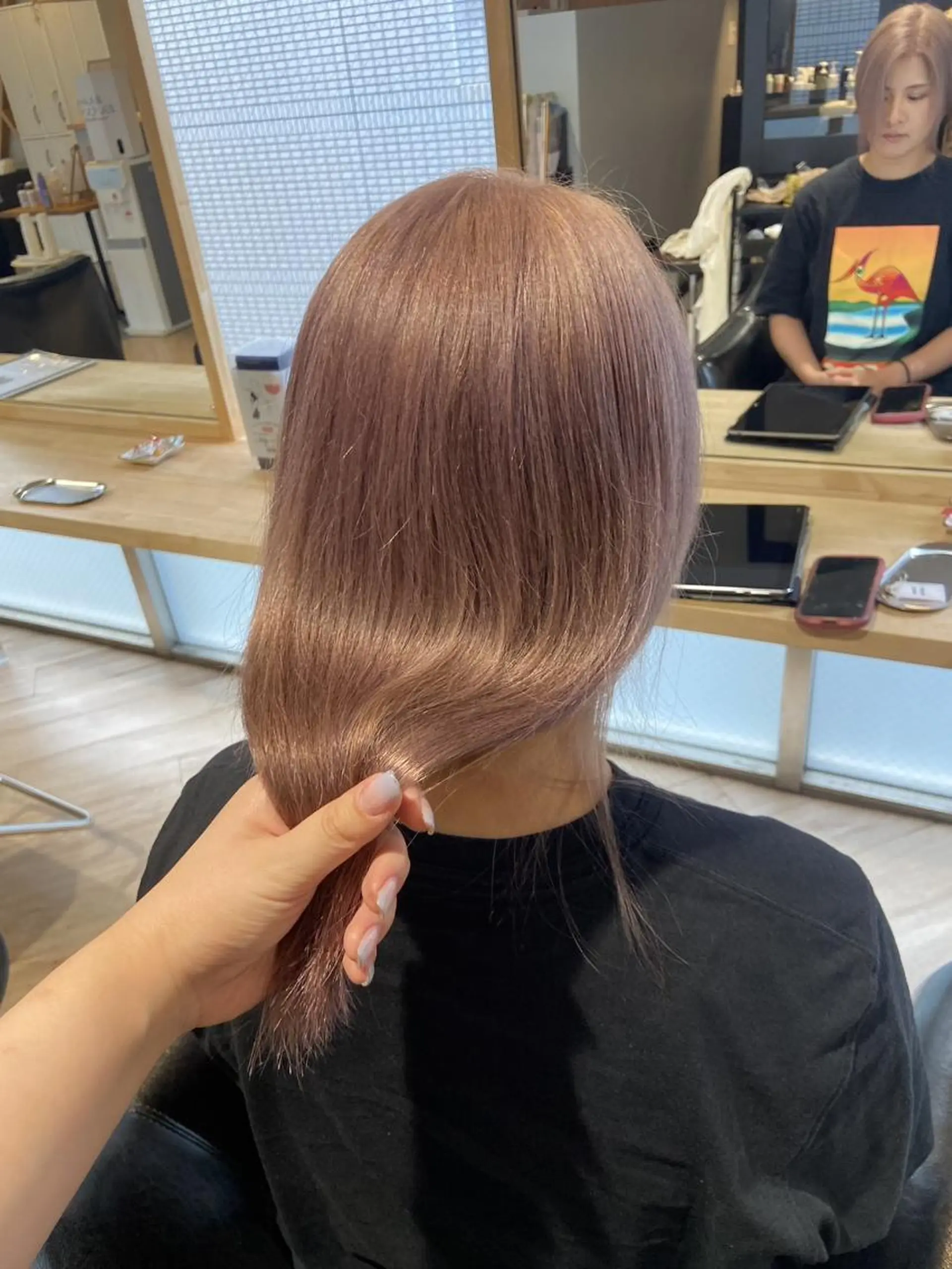 ミディアム カラー ブリーチ ピンクカラー カット ヘアカラー ELLE&SALLY 石野のヘアスタイル