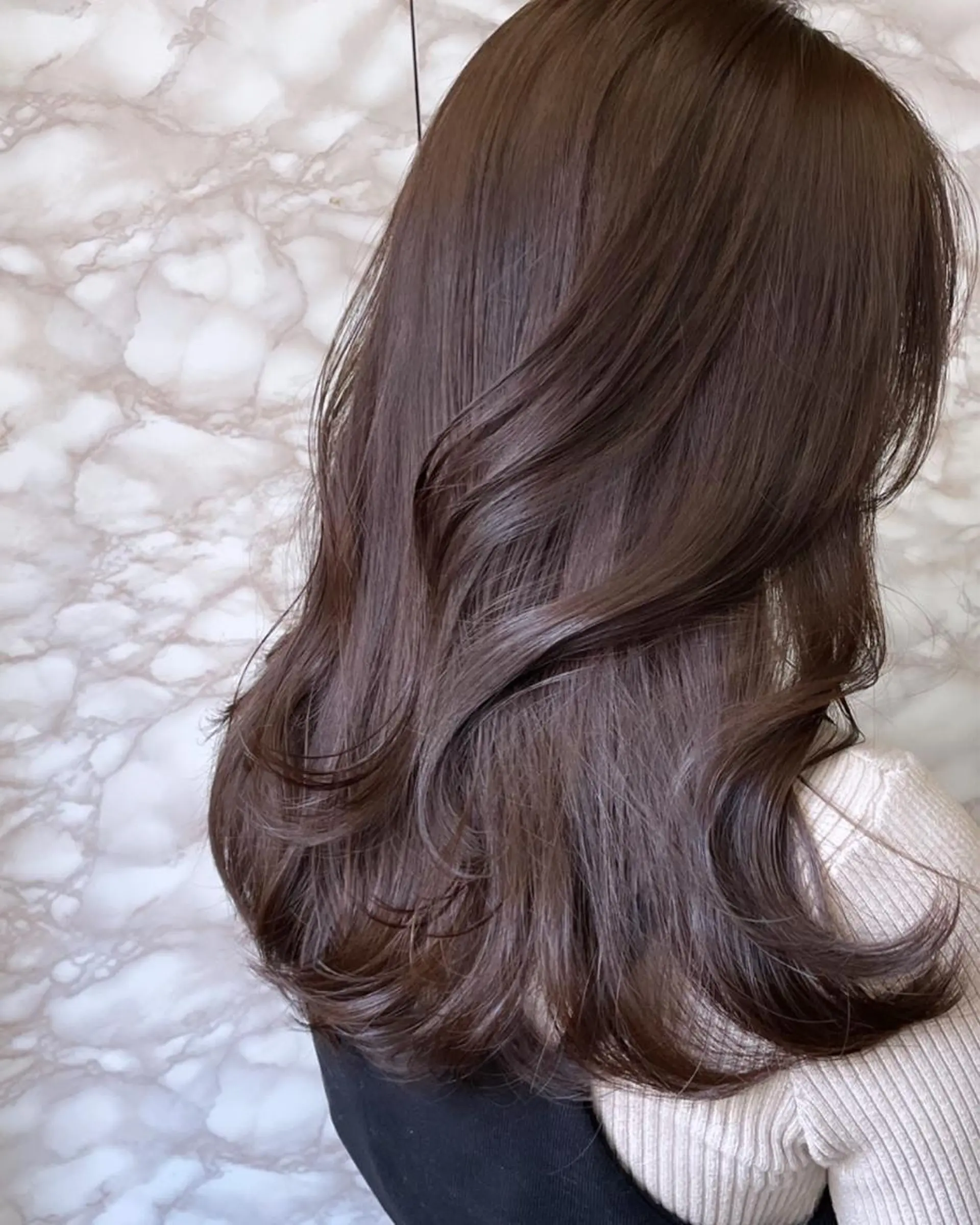 セミロング カラー YEAU　PLUS所属・極上の艶髪 RINAのヘアスタイル