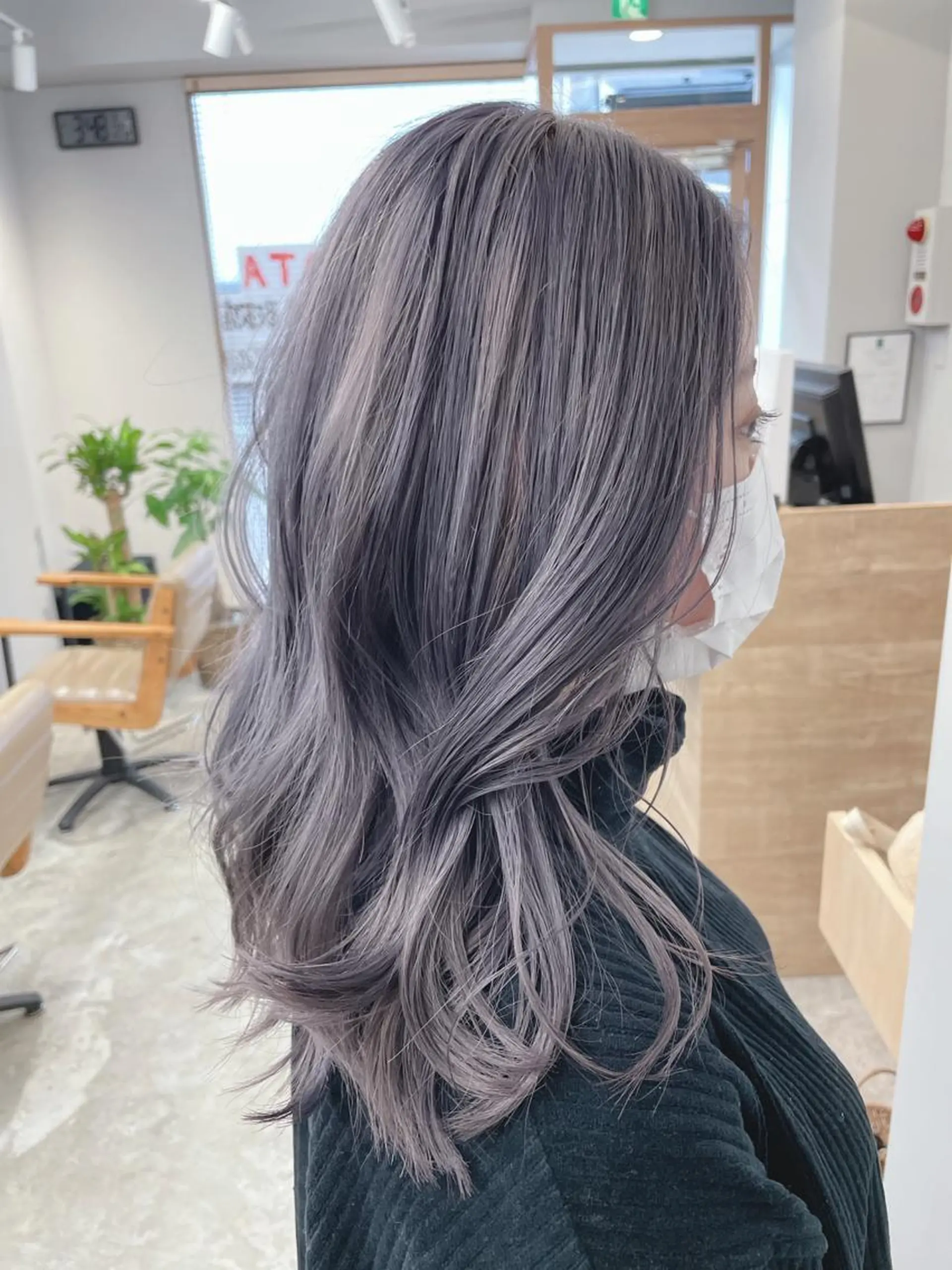 セミロング SAEKI【ior 】北千住店ブリーチのヘアスタイル