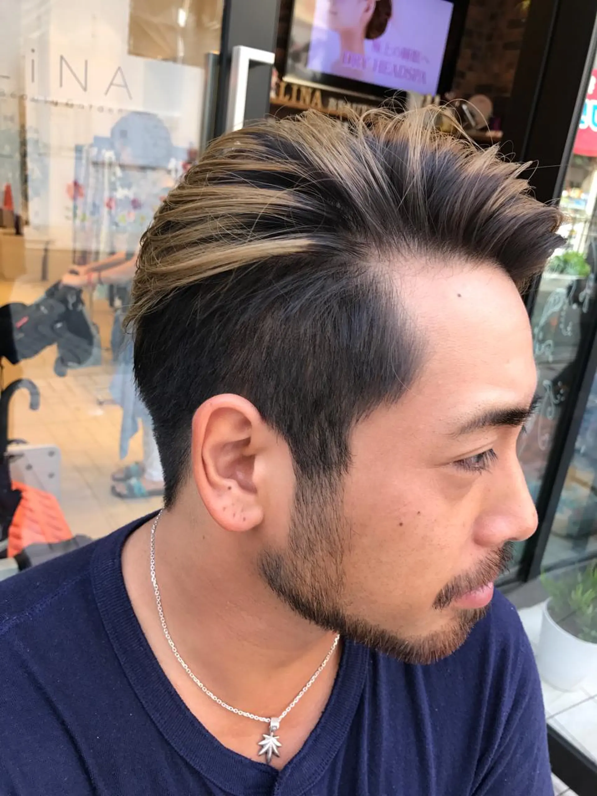 ショート カラー メンズ グラデーションカラー かきあげバング Vir by browのヘアスタイル