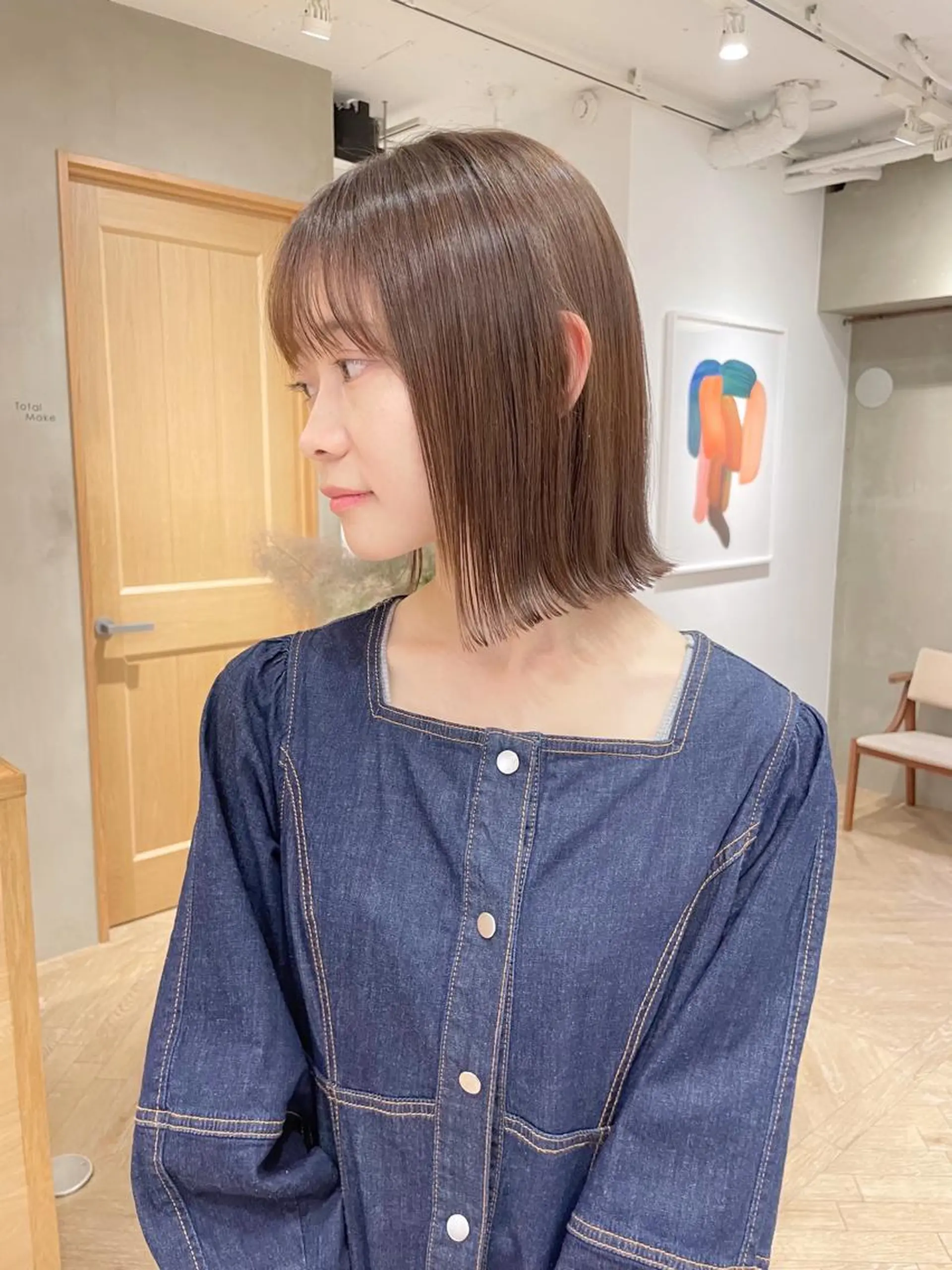 ミディアム カラー 切りっぱなしボブ ベージュカラー ブリーチ グレージュ ミルクティーベージュ ボブ/レイヤー 🌟梅田盛一🌟のヘアスタイル