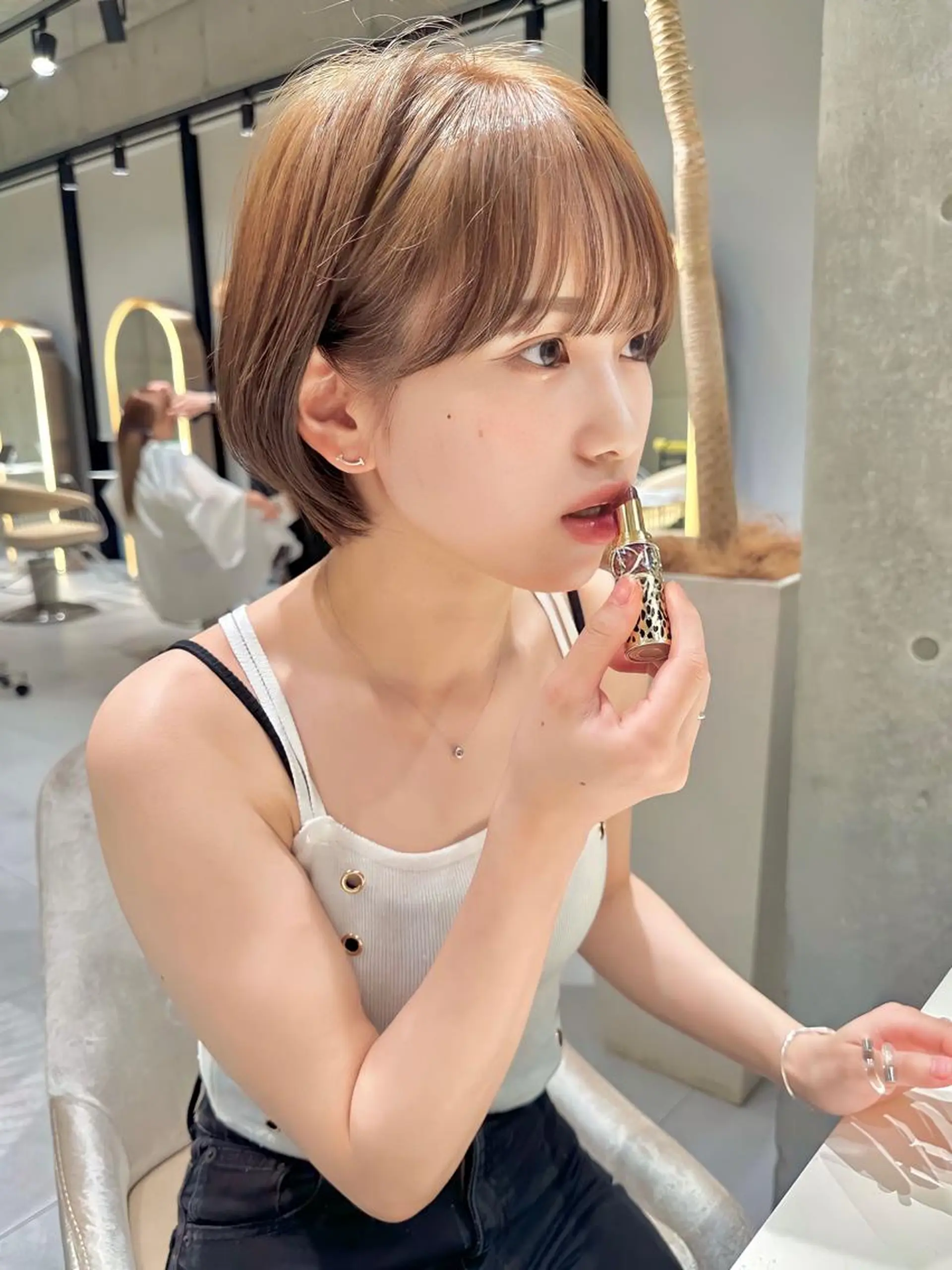 ショート カラー カット ヘアカラー かえ🩶韓国ボブ🎀 透明感カラー🥣のヘアスタイル