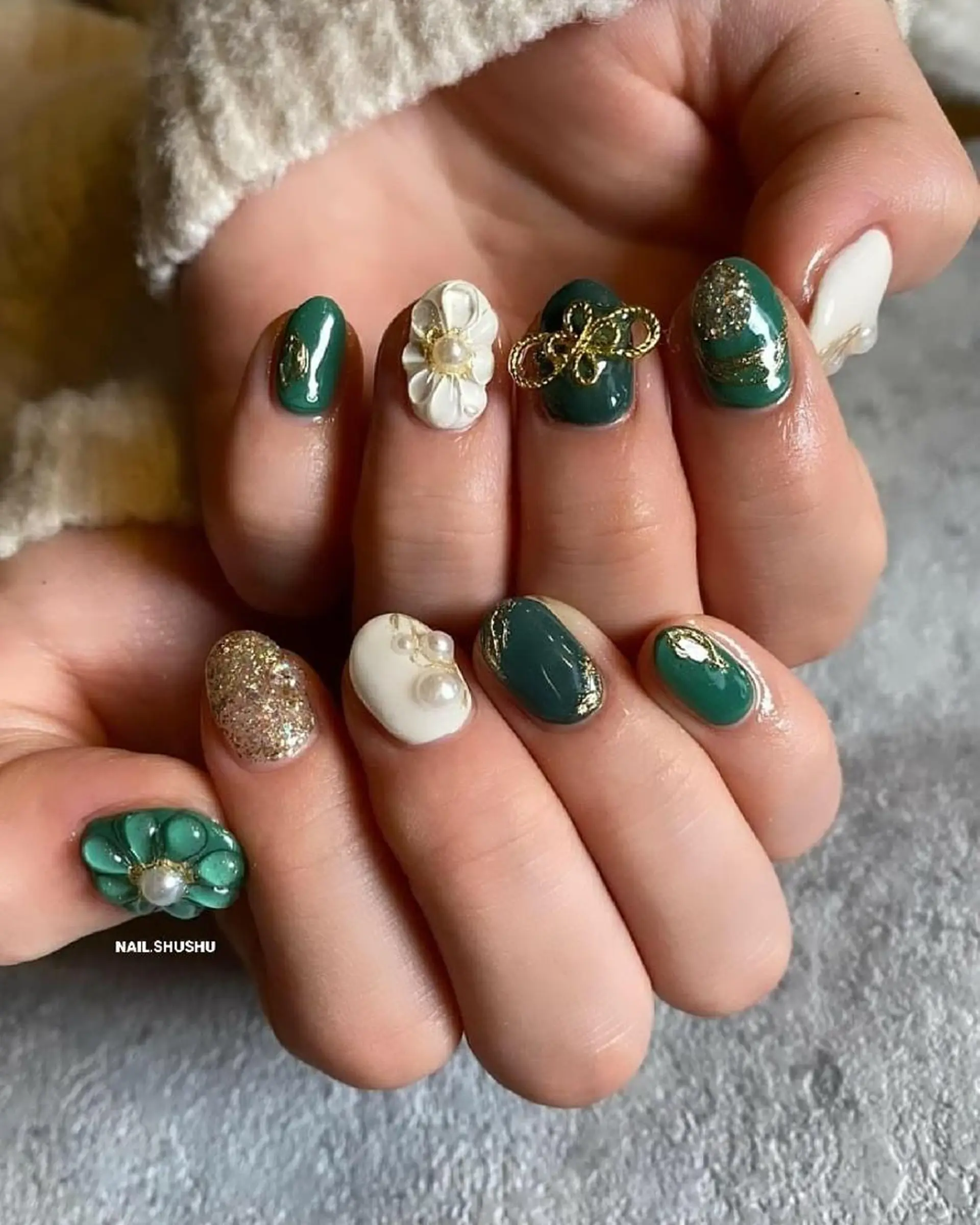 ネイル 持ち込み ニュアンスネイル シンプルネイル 冬ネイル 3dパーツ/流行り 👧shushu❤️のネイルデザイン