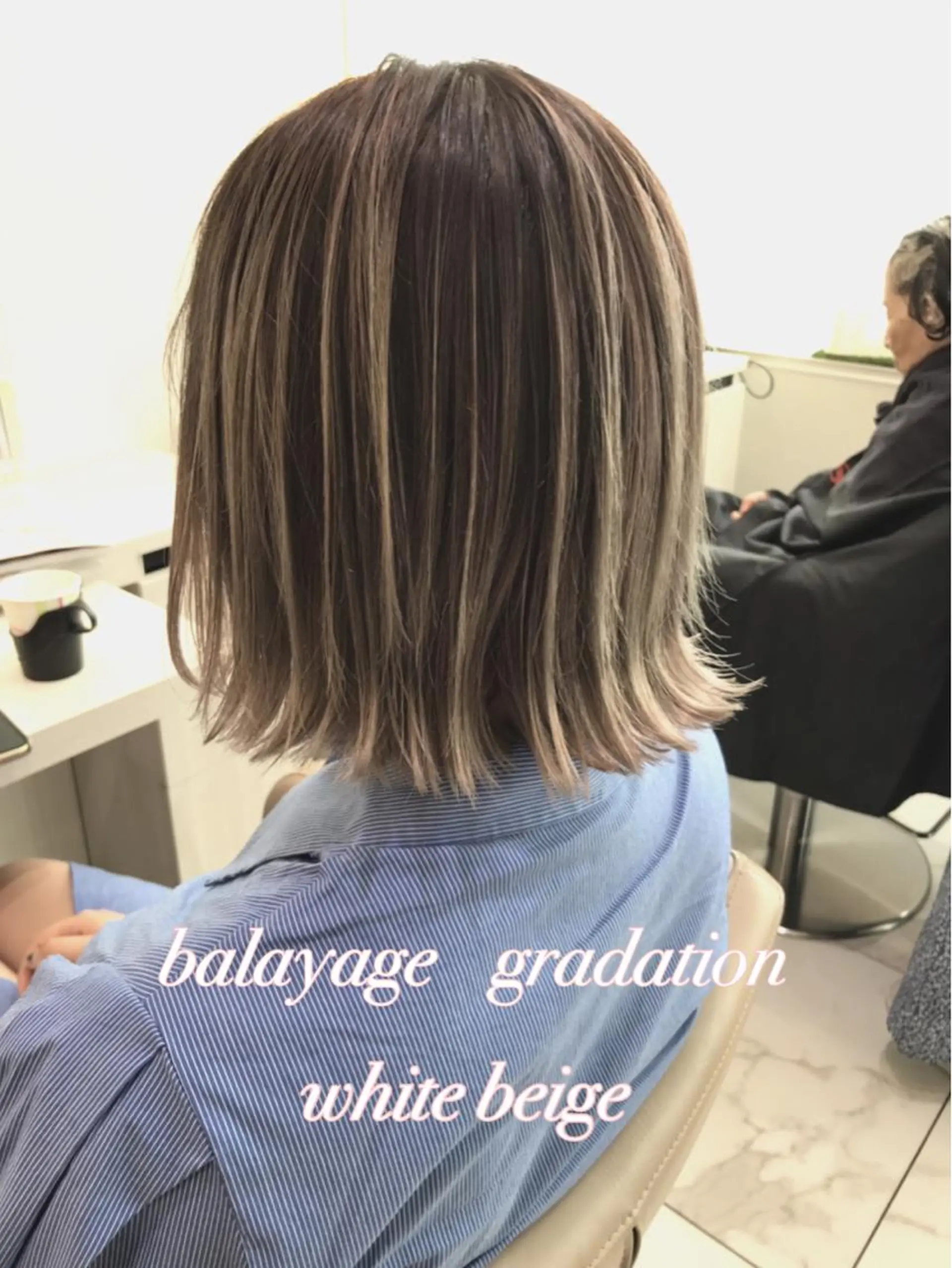 ミディアム カラー バレイヤージュ ベージュカラー グラデーションカラー ホワイトベージュ レイヤーカット カット ヘアカラー 山崎俊輔/髪質改善 /バレイヤージュのヘアスタイル