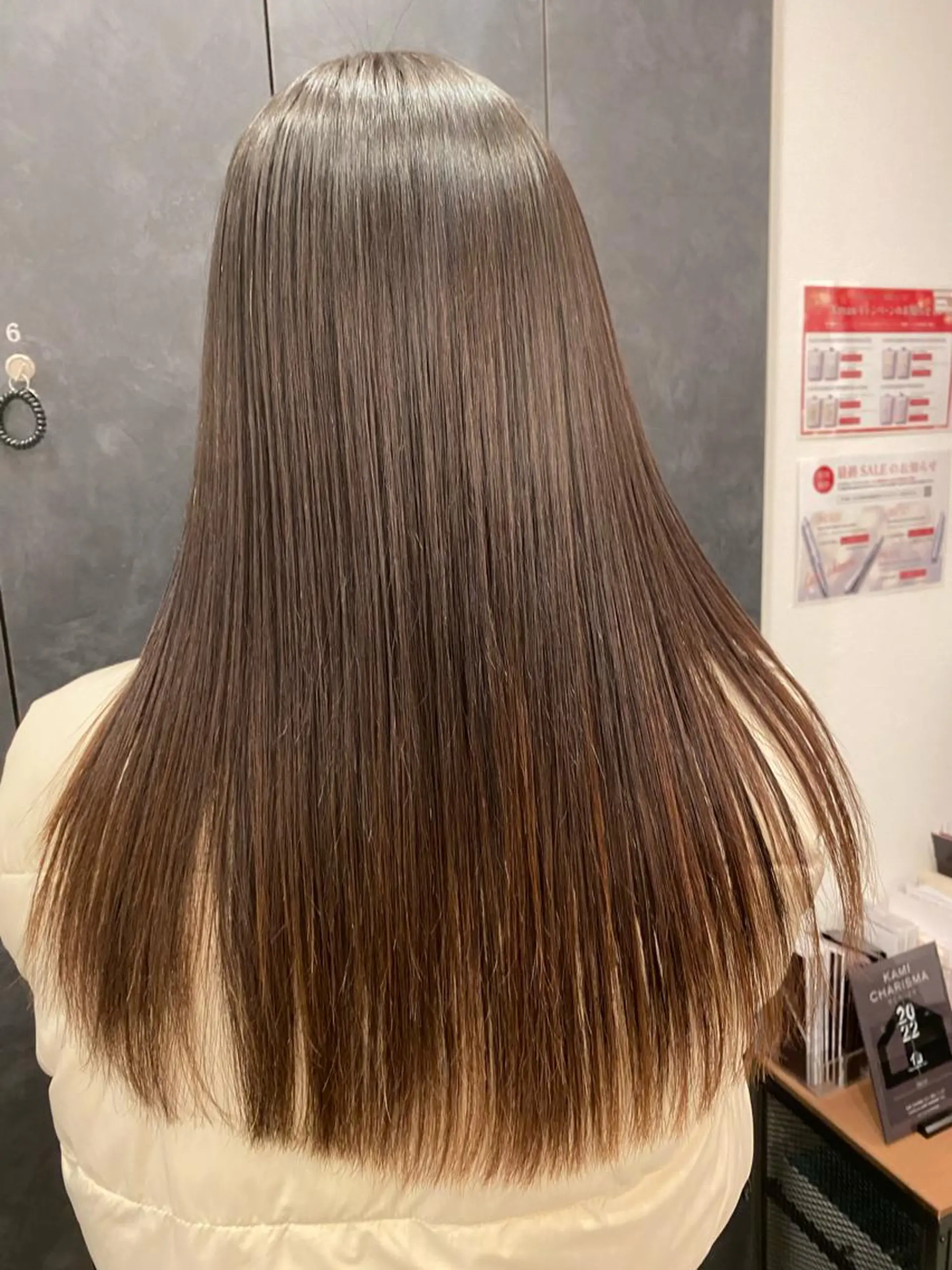 ロング 縮毛矯正 艶髪レイヤー顔周り グレージュ添田晃基のヘアスタイル