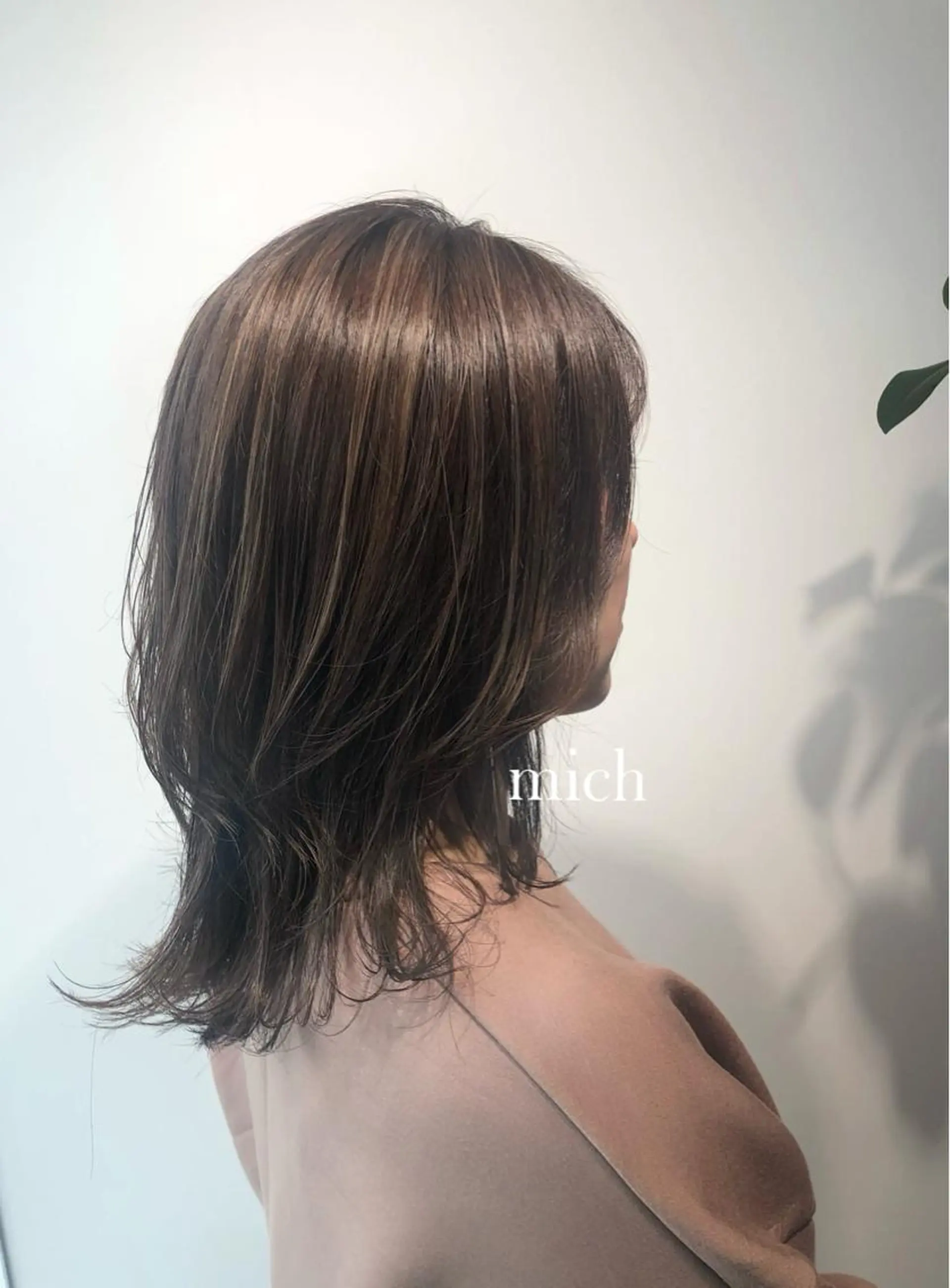 ミディアム 岸川 恭子のヘアスタイル