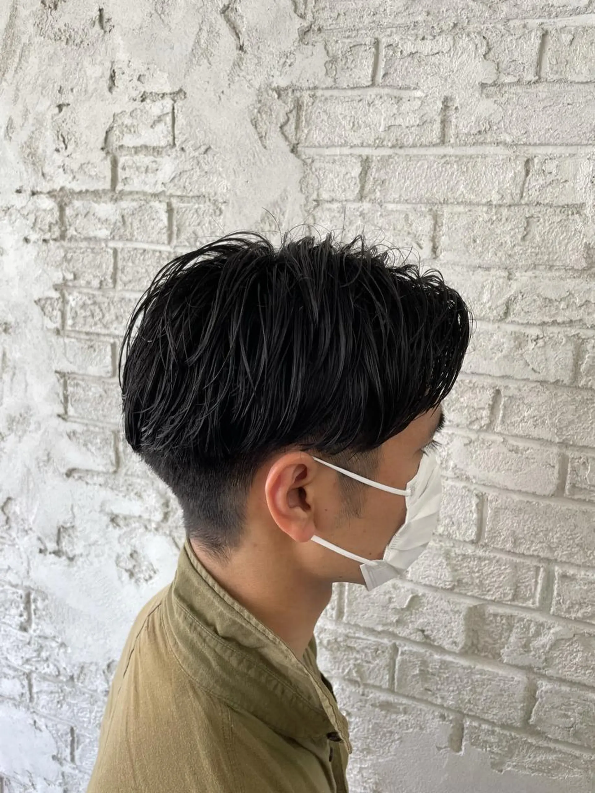 ショート パーマ メンズ センターパート メンズパーマ ニュアンスパーマ ブリーチ特化 ハイトーンRYOYAのヘアスタイル