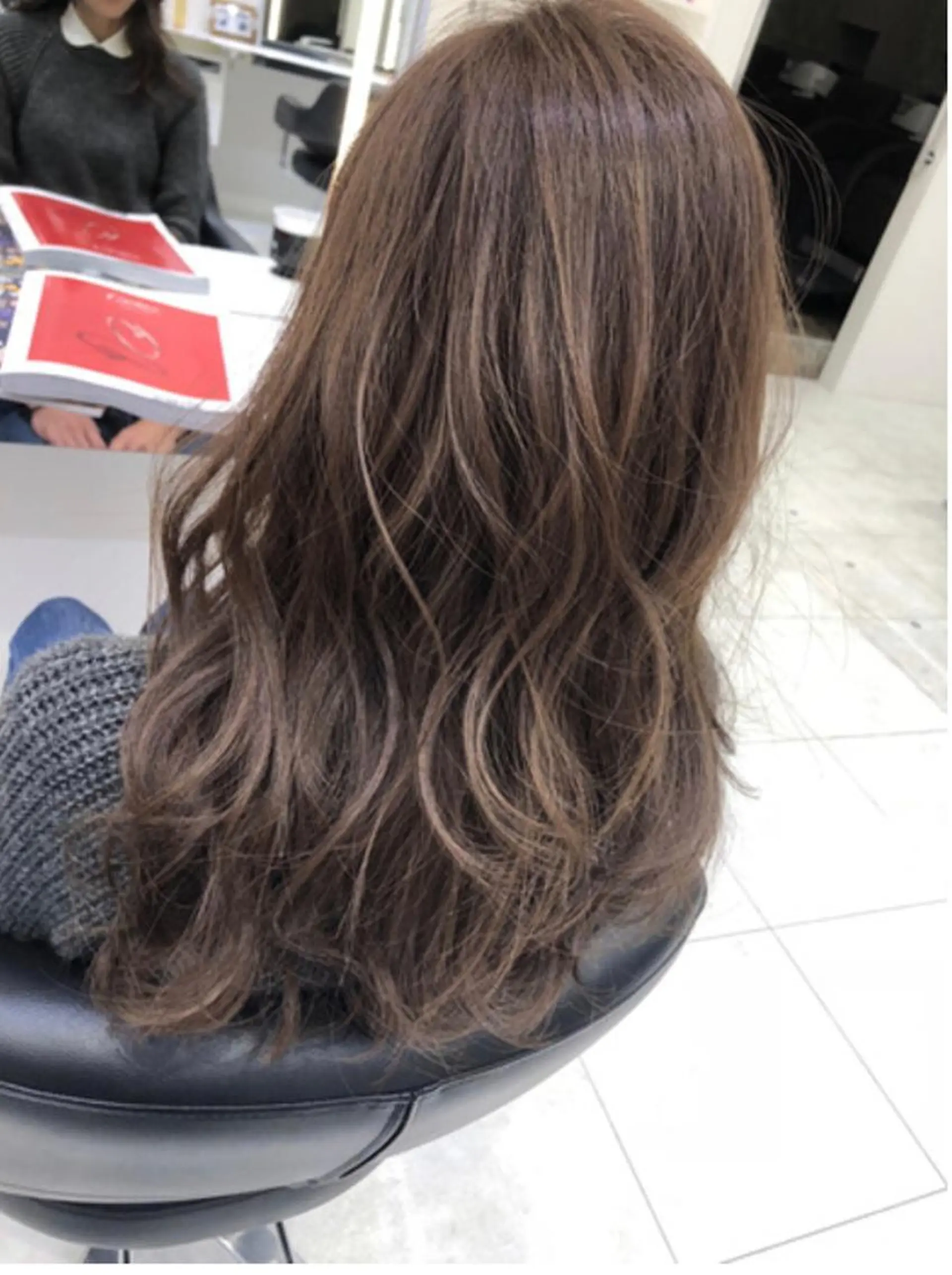 ロング ヘアカラー 岸 保奈美のヘアスタイル