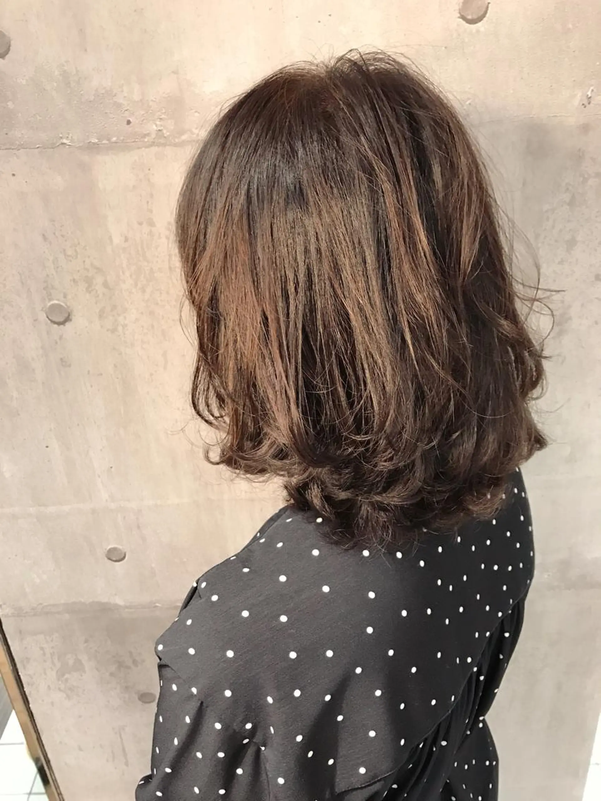 ミディアム カラー ベージュカラー ウルフカット カット ヘアカラー トリートメント 髪質改善ｶﾗｰ ｹｱﾌﾞﾘｰﾁ/ﾀﾑのヘアスタイル