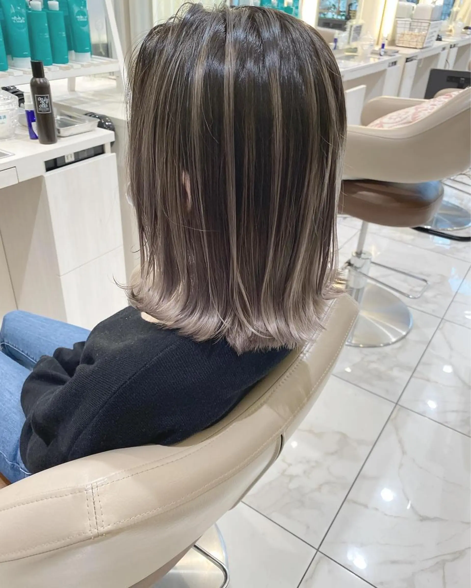 ミディアム 篠塚 菜々子のヘアスタイル