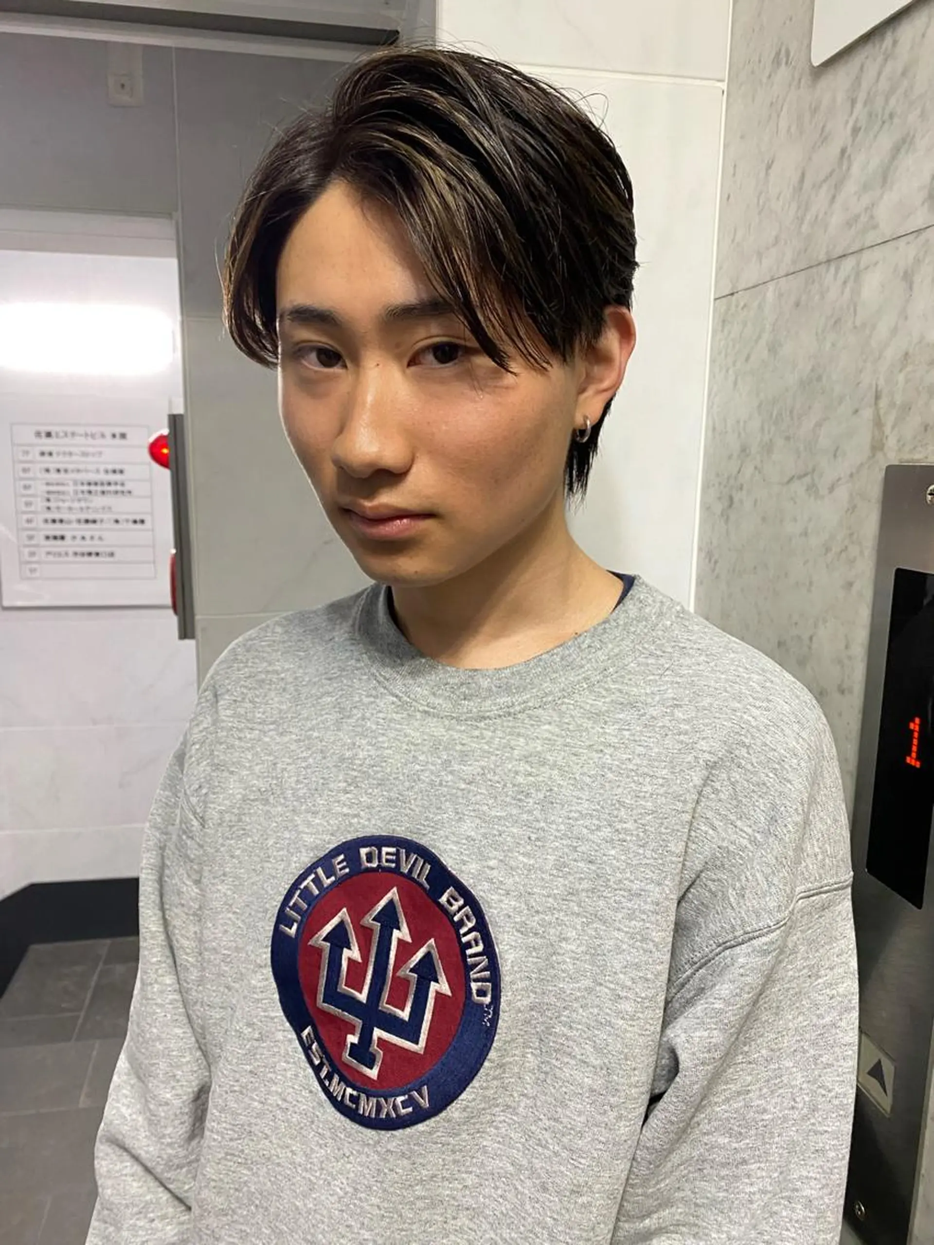 ショート カラー メンズ メンズブリーチ センターパート メンズハイライト メンズインナーカラー メンズパーマ カット charme所属・💈メンズ特化美容師 ✂︎伊藤大輝💈のヘアスタイル