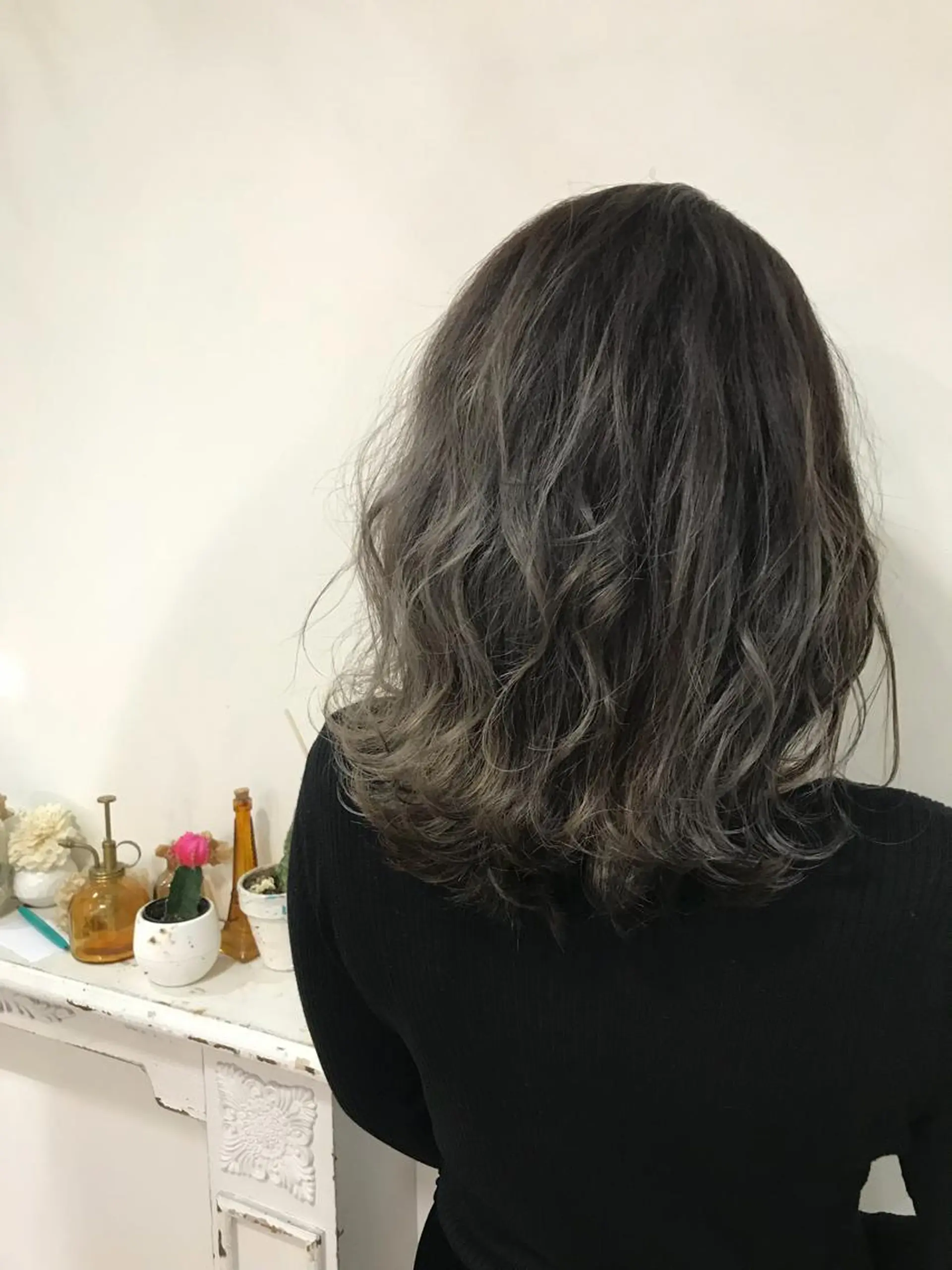 セミロング カラー グレージュ ラベンダーカラー ラベンダーグレージュ ラベンダーグレー 外国人風カラー レイヤー/顔周り /AKARIのヘアスタイル