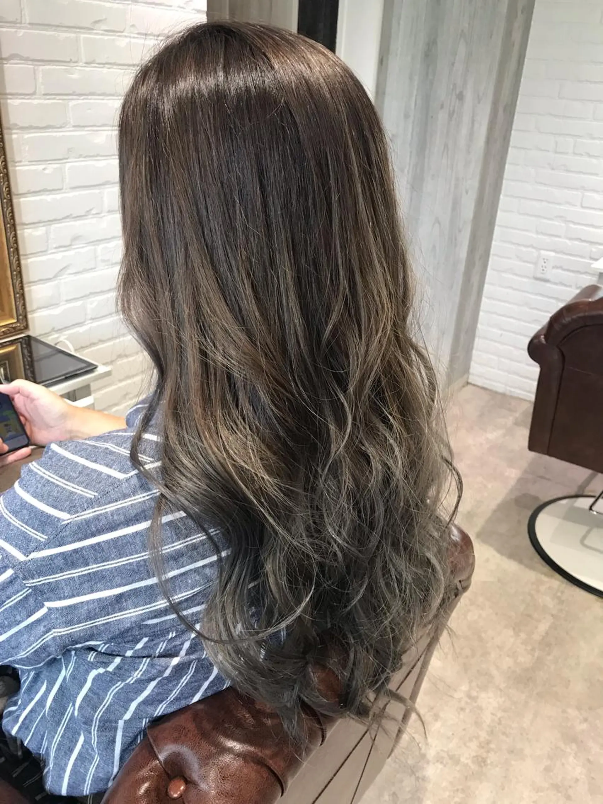 ロング カラー バレイヤージュ グレージュ レイヤーカット ロング カット ヘアカラー トリートメント Renatus店長 金子裕美のヘアスタイル