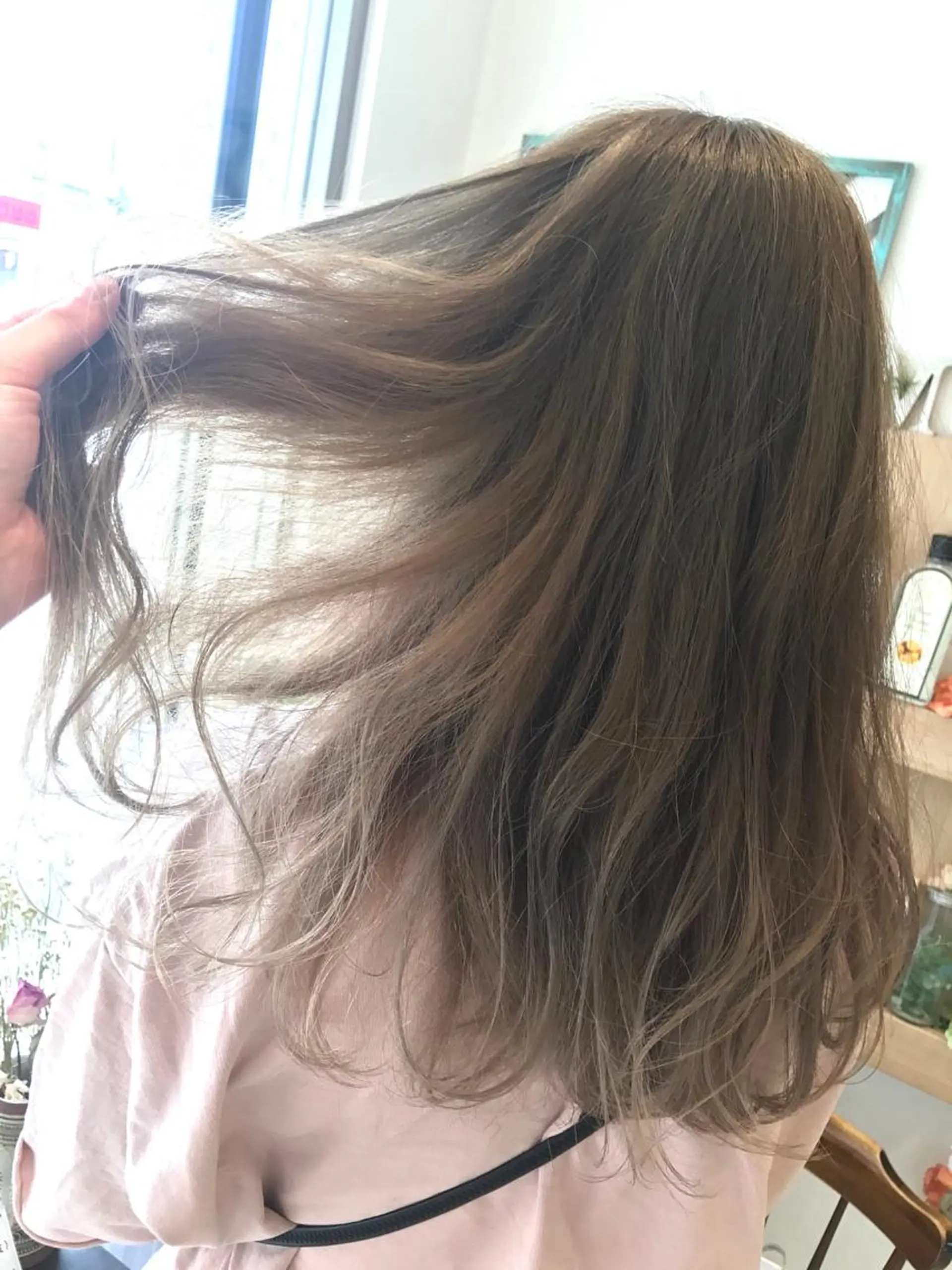 ロング カラー スズキ シオリのヘアスタイル