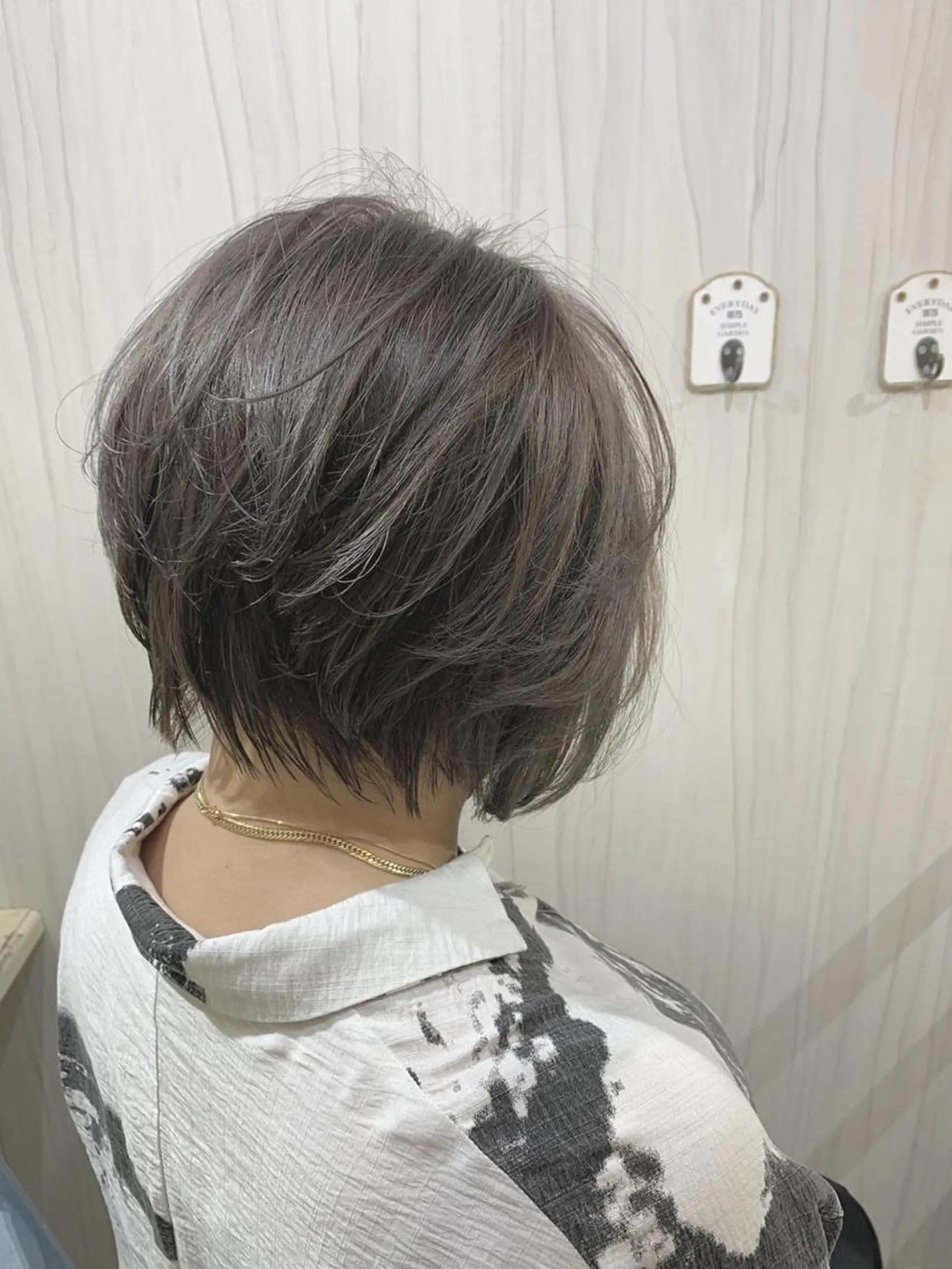 カラー 嶋村夏実🌼レイヤー 🌸白髪ぼかしのヘアスタイル
