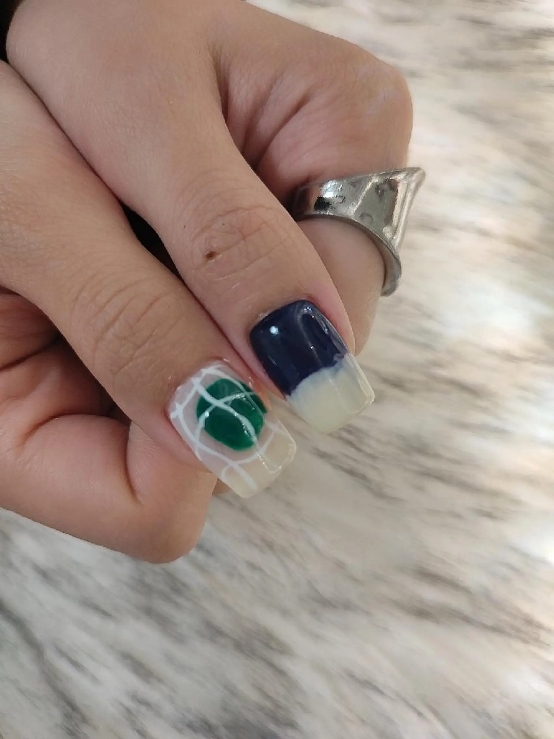 ネイル ハンドネイル RUNWAY 　　の眉毛・アイブロウイメージ