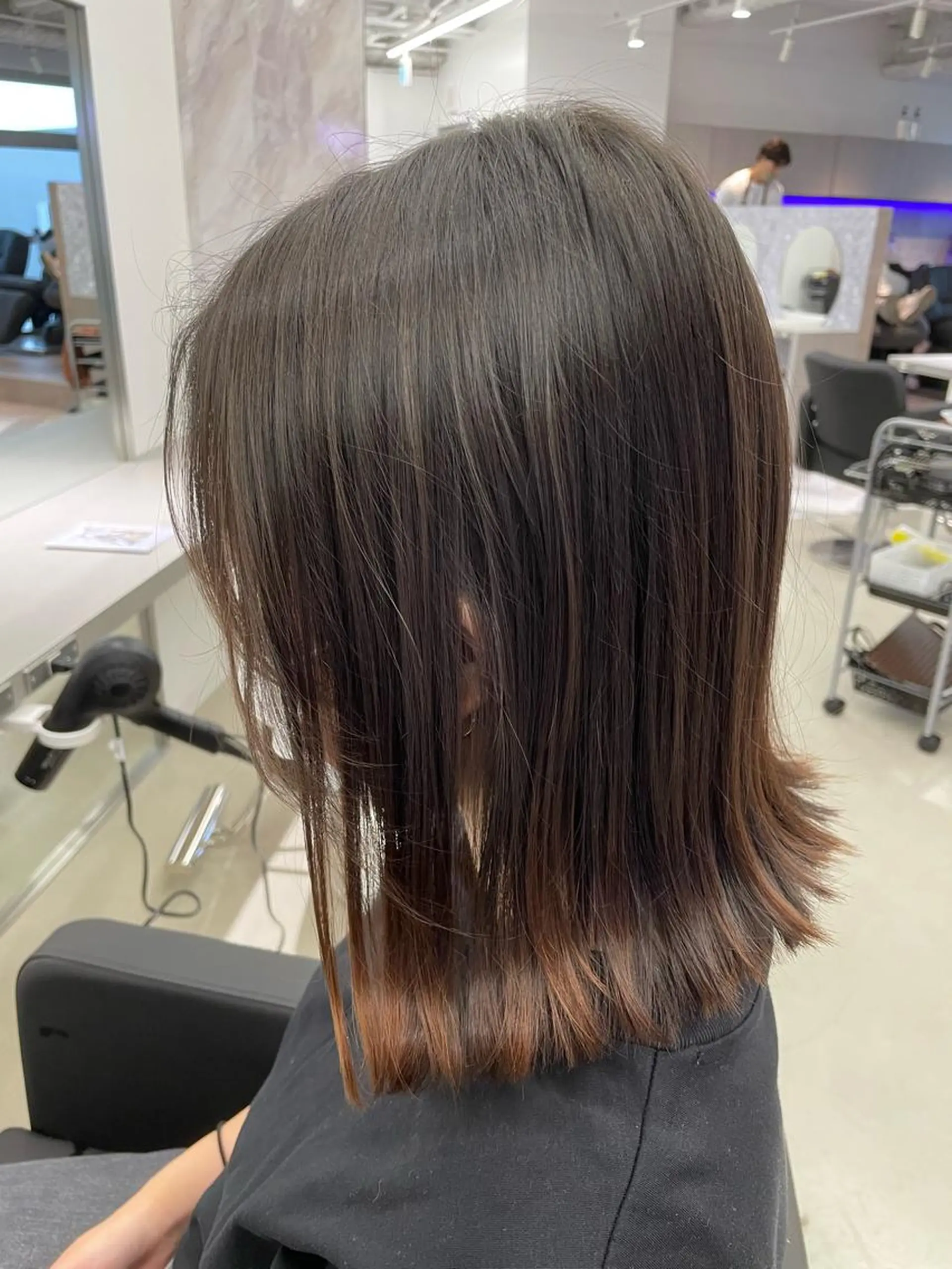 ミディアム カラー 外ハネヘア カット ヘアカラー トリートメント 島本 燎のヘアスタイル