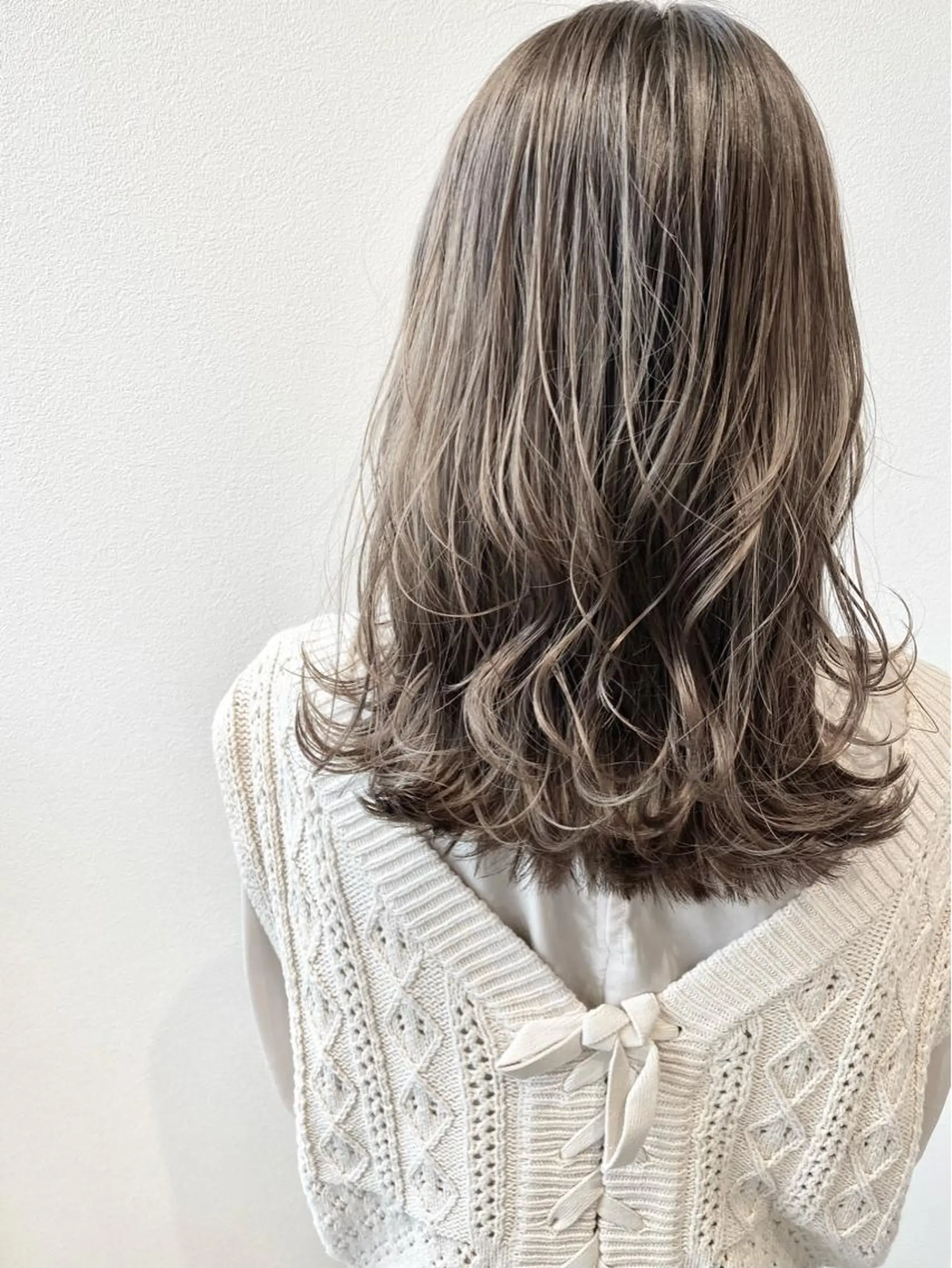 ミディアム カット ヘアカラー トリートメント MYRTLE TSUNODAのヘアスタイル