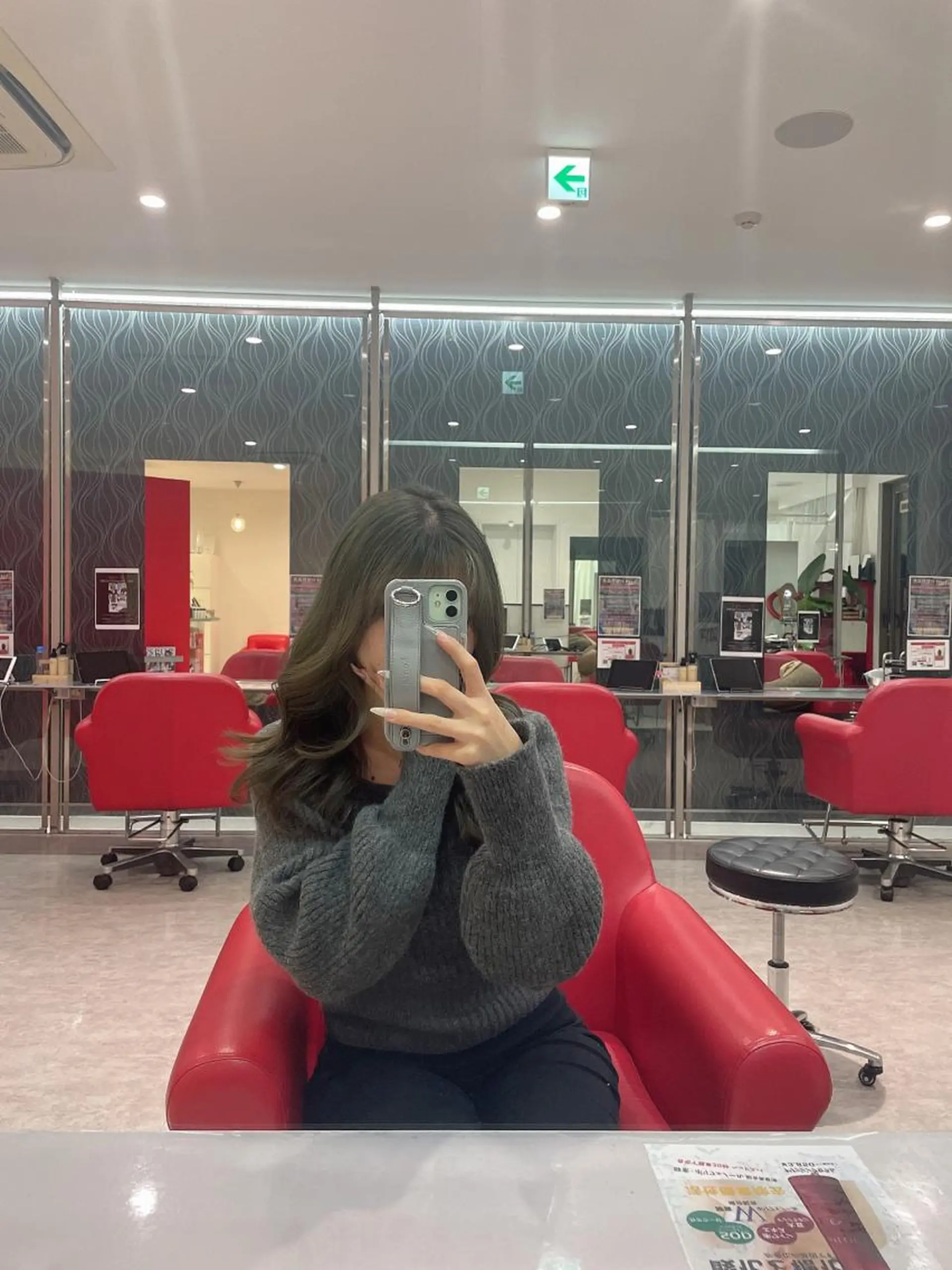 ロング カラー グレージュ オリーブグレージュ オリーブグレー Merlyosaka所属・Merlyosaka 早川未来のヘアスタイル