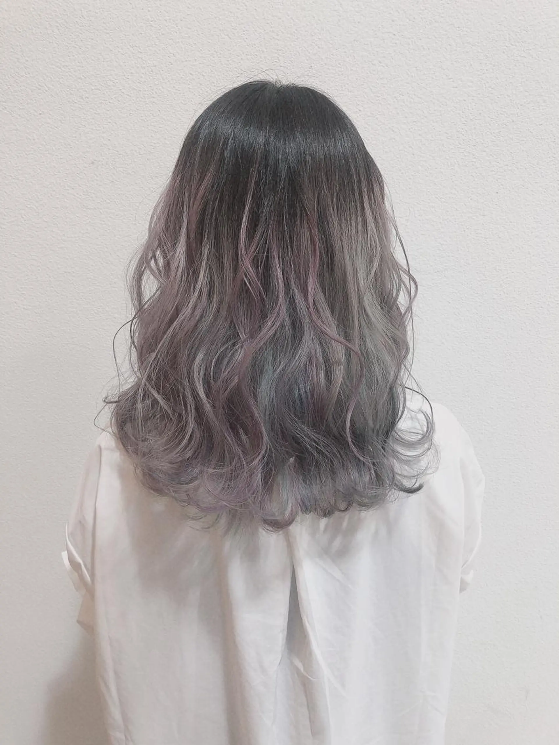 セミロング カラー 西 めぐみのヘアスタイル