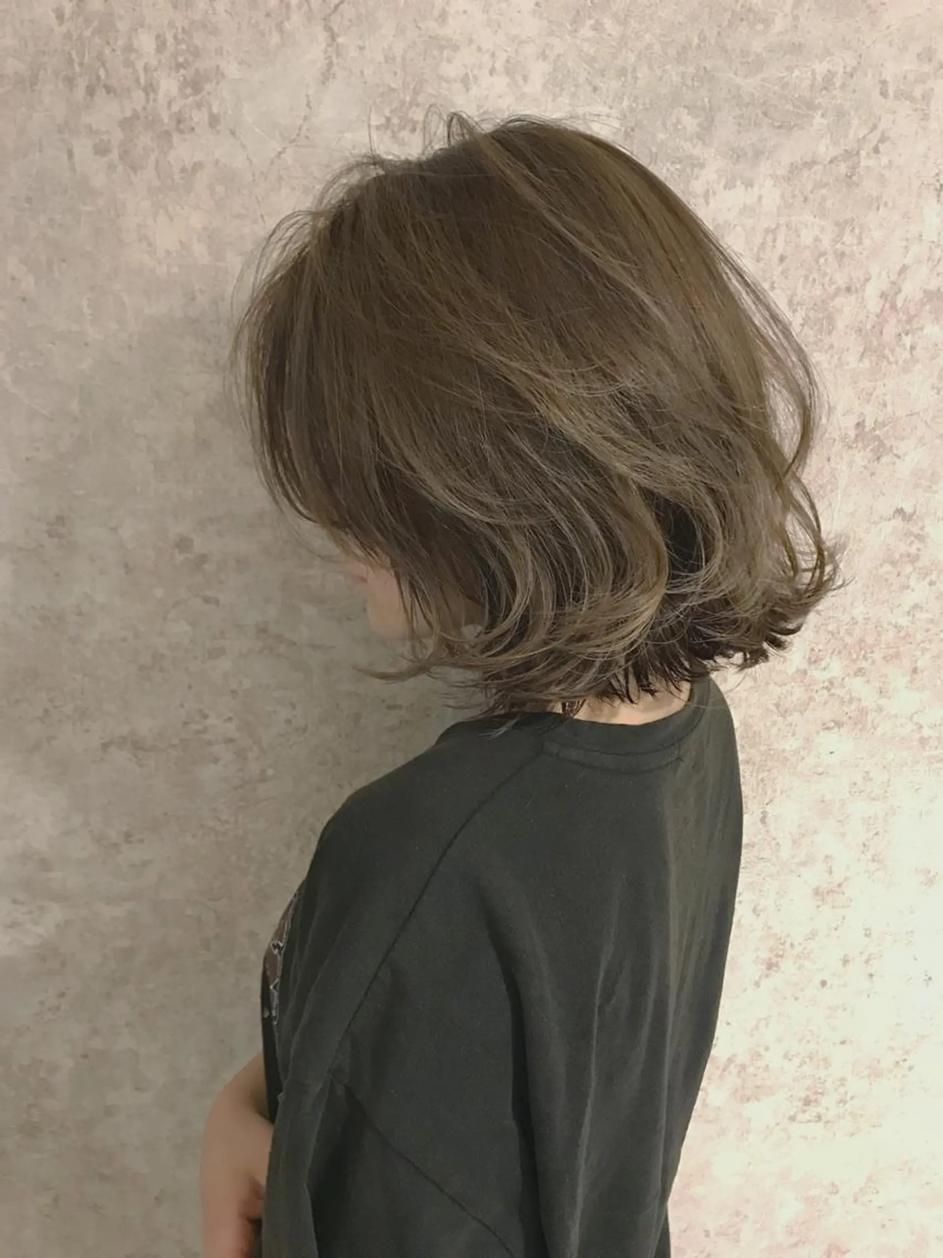 ミディアム due hair 京都駅前店 MILBON オージュア認定サロン【デューヘアー】所属・ハイトーンブリーチ 土坂　由志【京都】のヘアスタイル