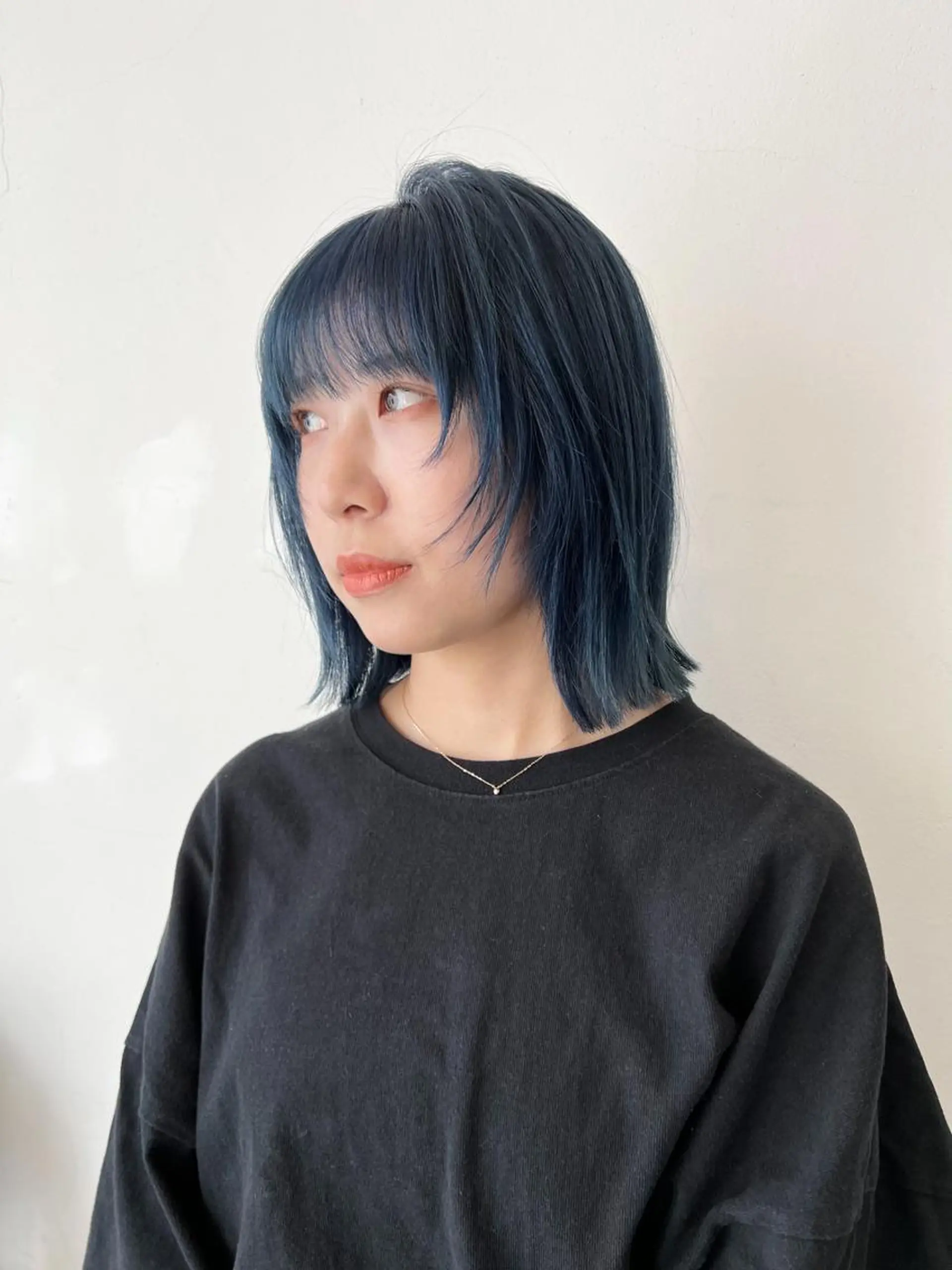 ショート カラー ヘアアレンジ ブリーチ ブルーカラー ケアブリーチ ダブルカラー シルバー カット ヘアカラー トリートメント HARU//原宿🤍 リピート率NO.1のヘアスタイル