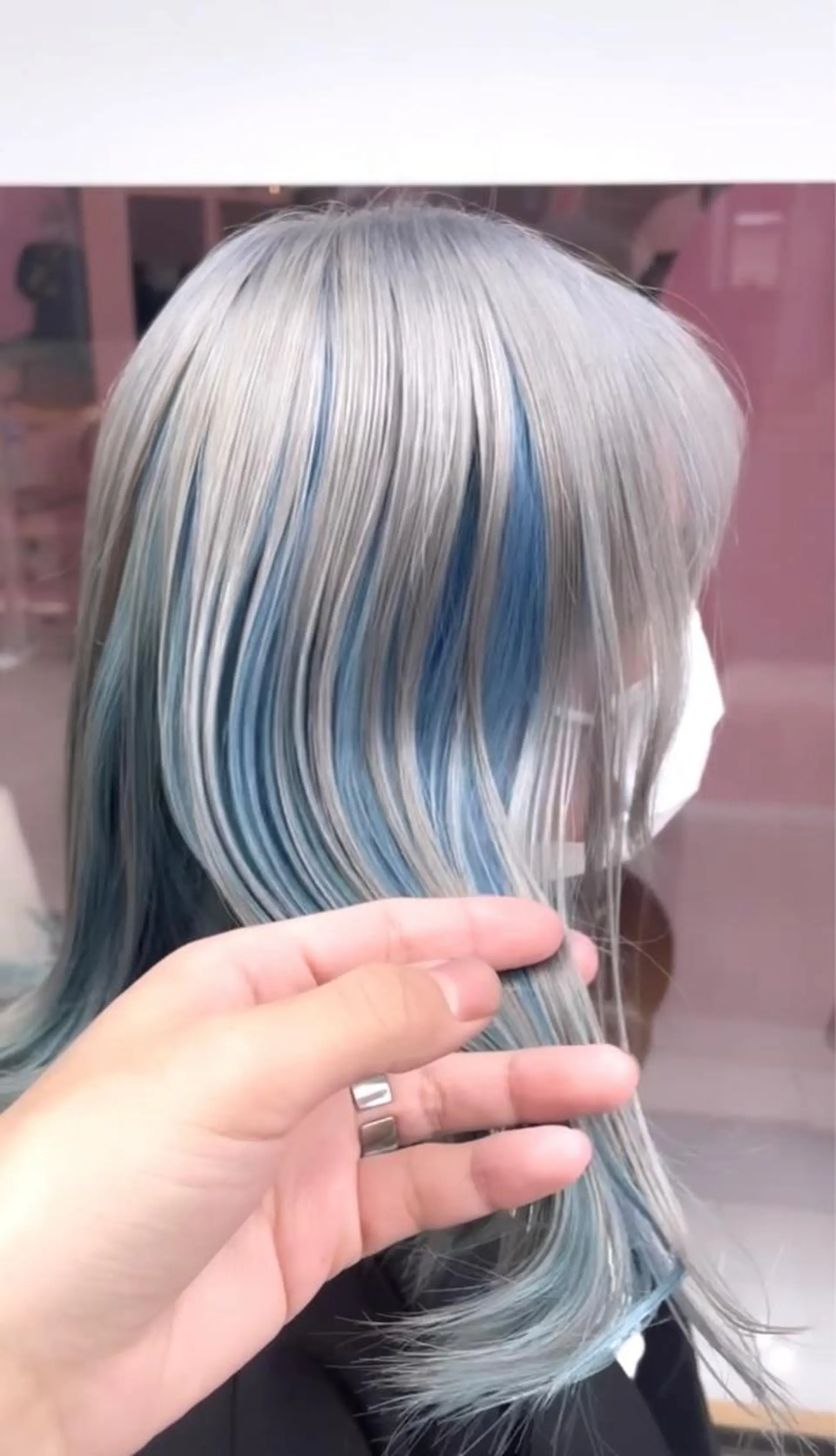 ロング カラー アッシュ アッシュグレー アッシュグレージュ バレイヤージュ ミストバング ブリーチ率No.1 MANATO🎨🌈のヘアスタイル