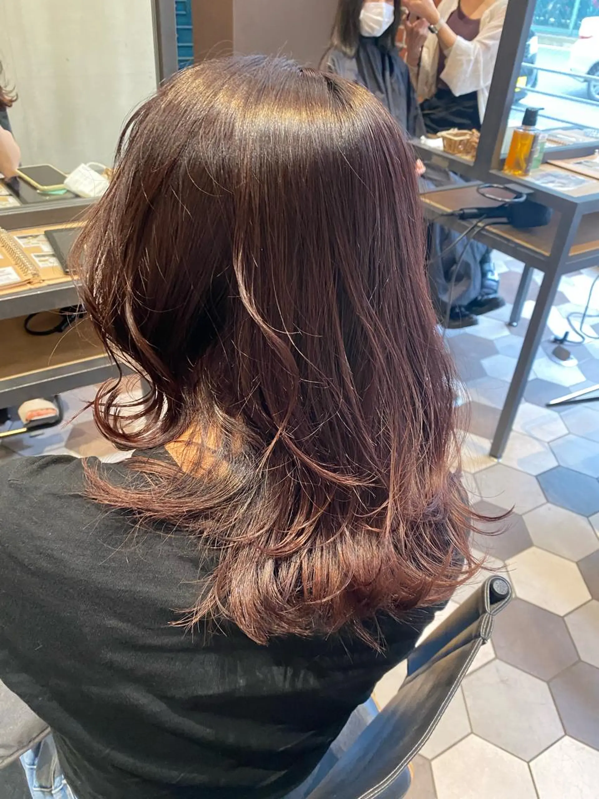 セミロング 髪質改善韓国レイヤー SHIORI🦋のヘアスタイル