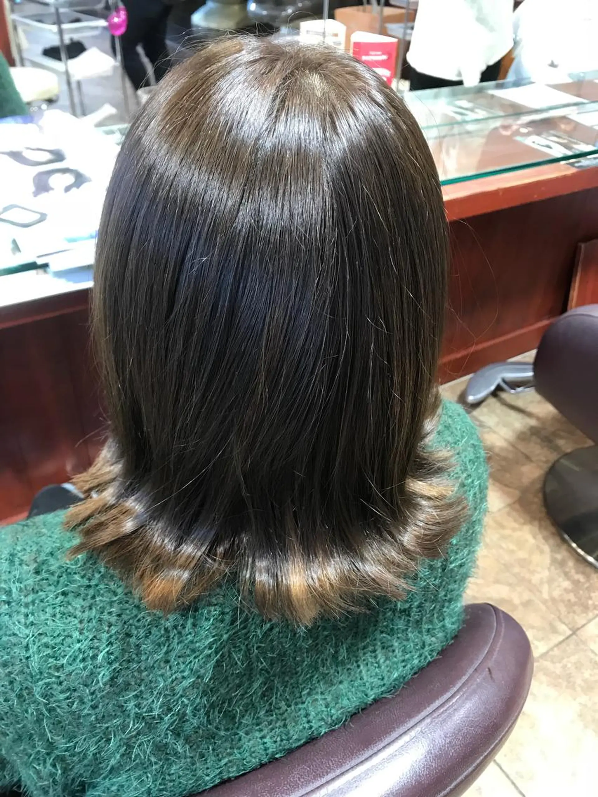 ミディアム 嶋村 望美のヘアスタイル