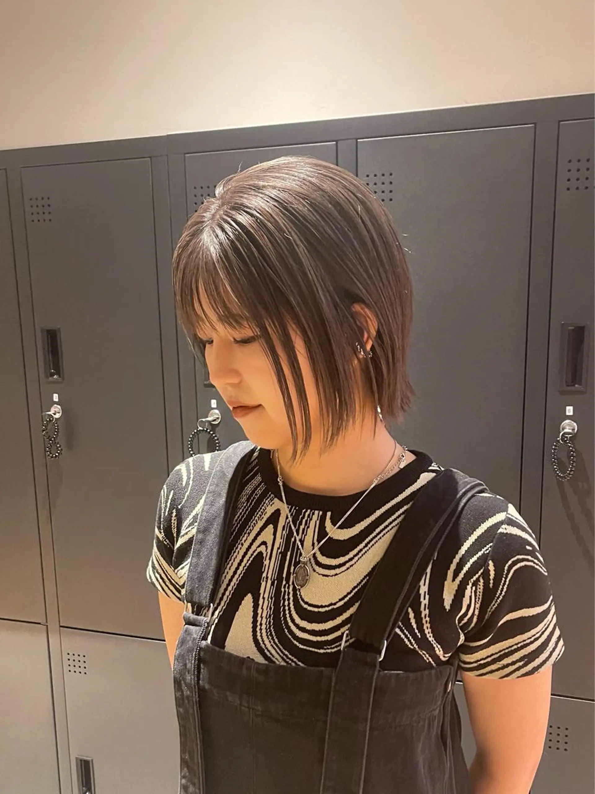 ショート 🫧うる艶レイヤー /グレージュ🪐リサのヘアスタイル