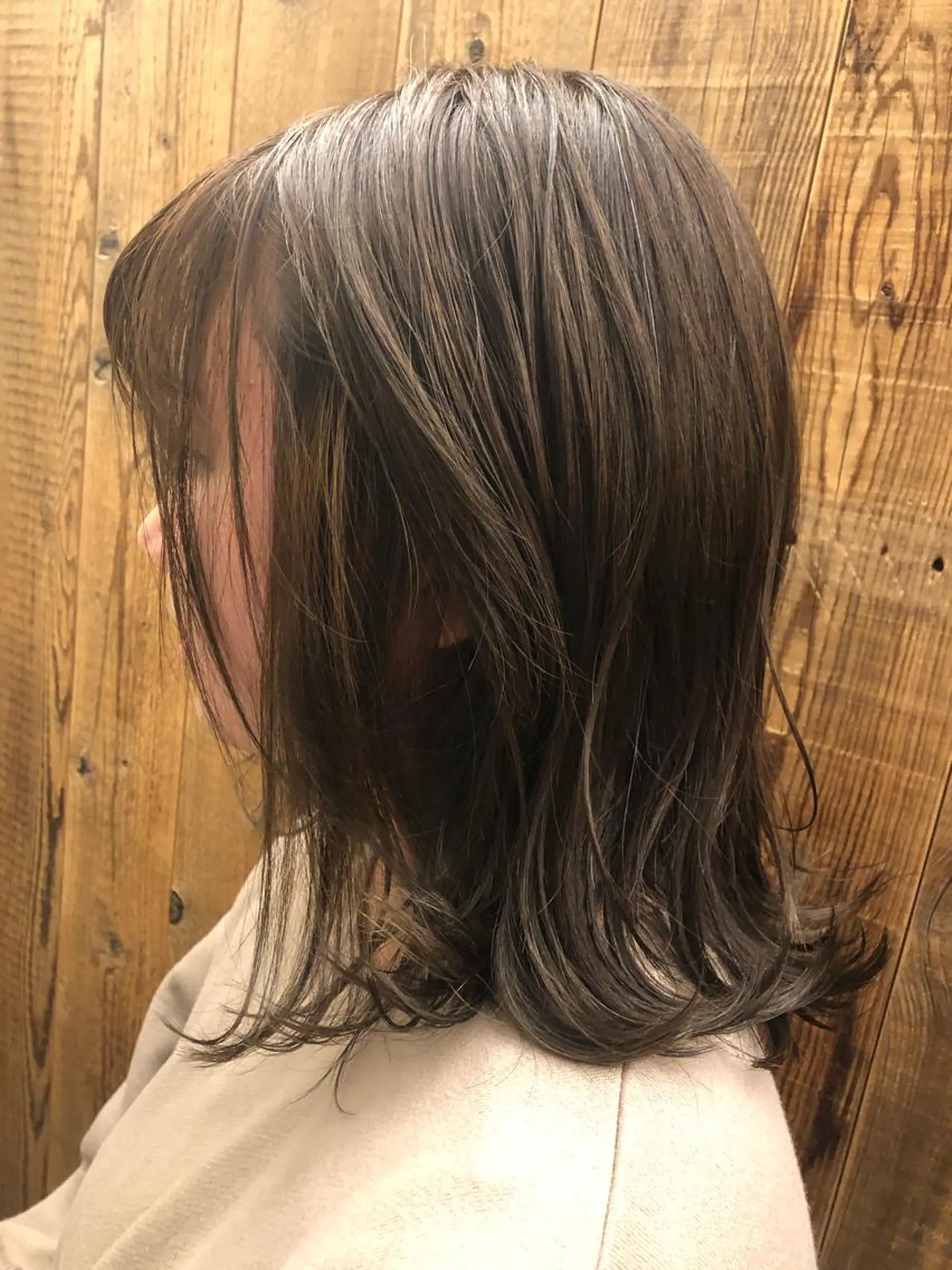 ミディアム カラー グレージュ ハイライトカラー 顔周りカット ハイライト ✂︎岡根 京花✂︎のヘアスタイル