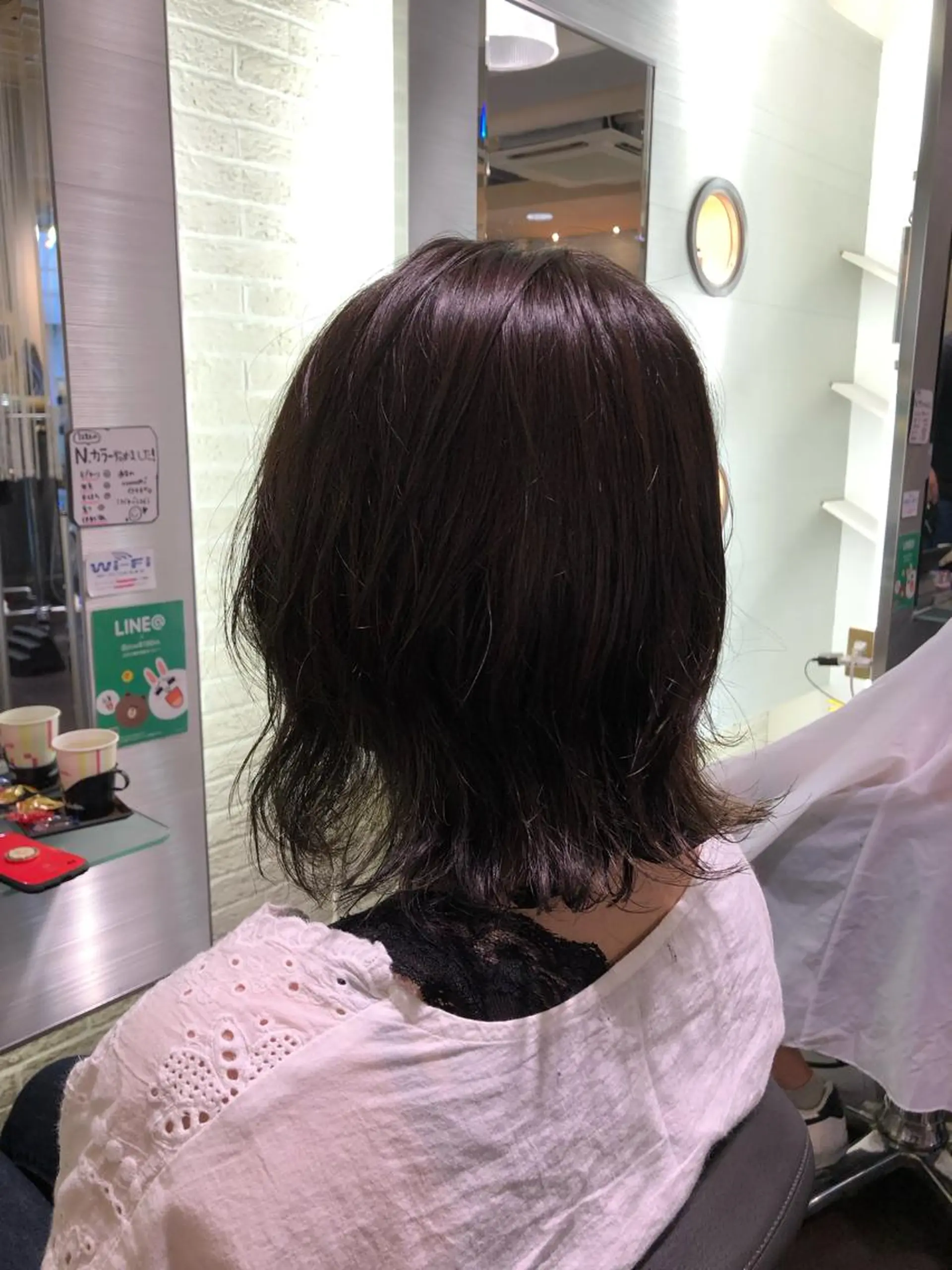 ミディアム 外ハネヘア カット ヘアカラー パーマ トリートメント 西山 恵太郎のヘアスタイル