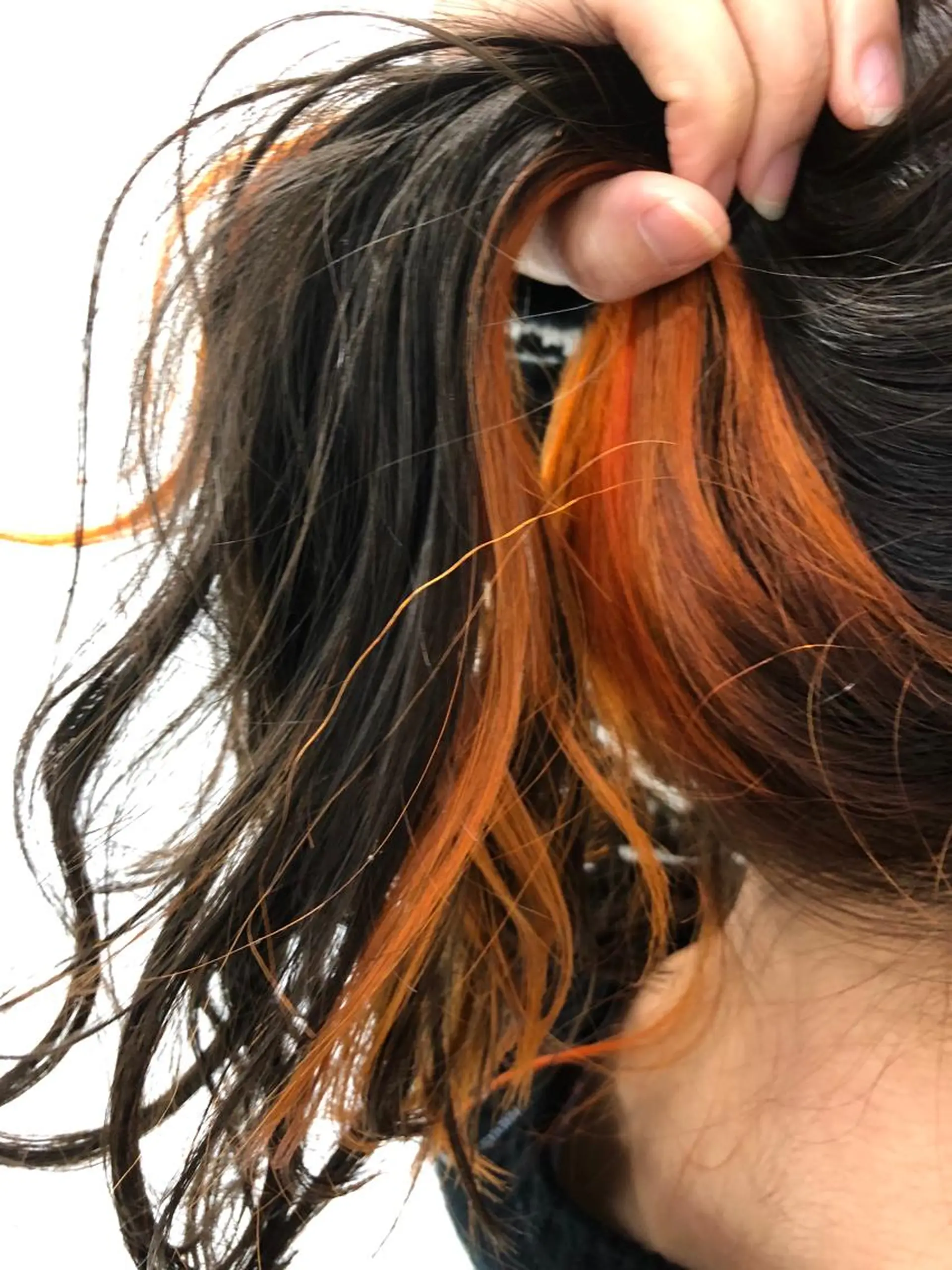 セミロング カラー インナーカラー オレンジ ヘアカラー 岩崎 裕司のヘアスタイル