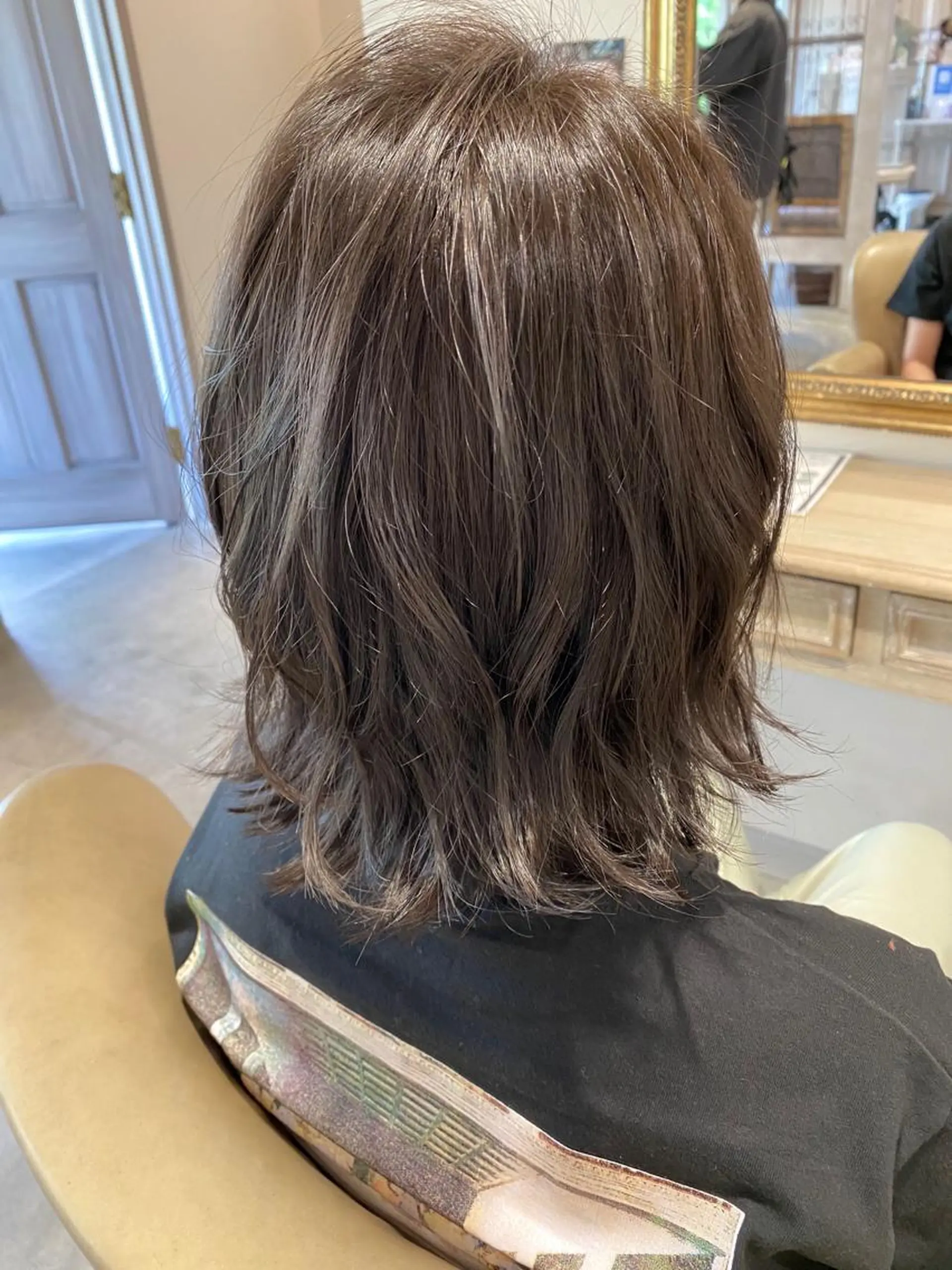 ミディアム カラー 透明感カラー グレージュ イルミナカラー 外ハネヘア ヘアカラー トリートメント 美髪・髪質改善 有田怜平のヘアスタイル