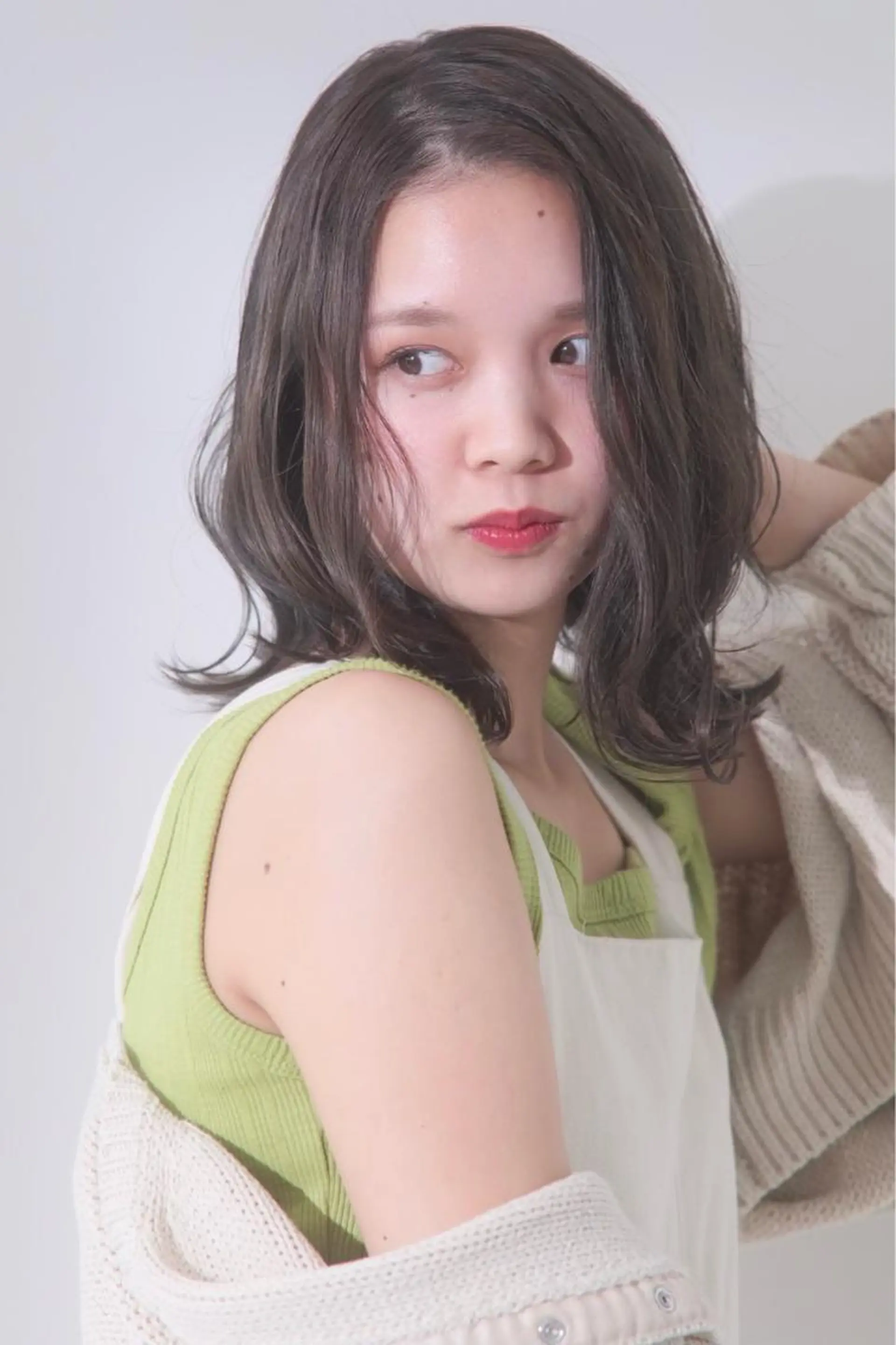 ミディアム カラー ヘアアレンジ tomona. iの眉毛・アイブロウイメージ