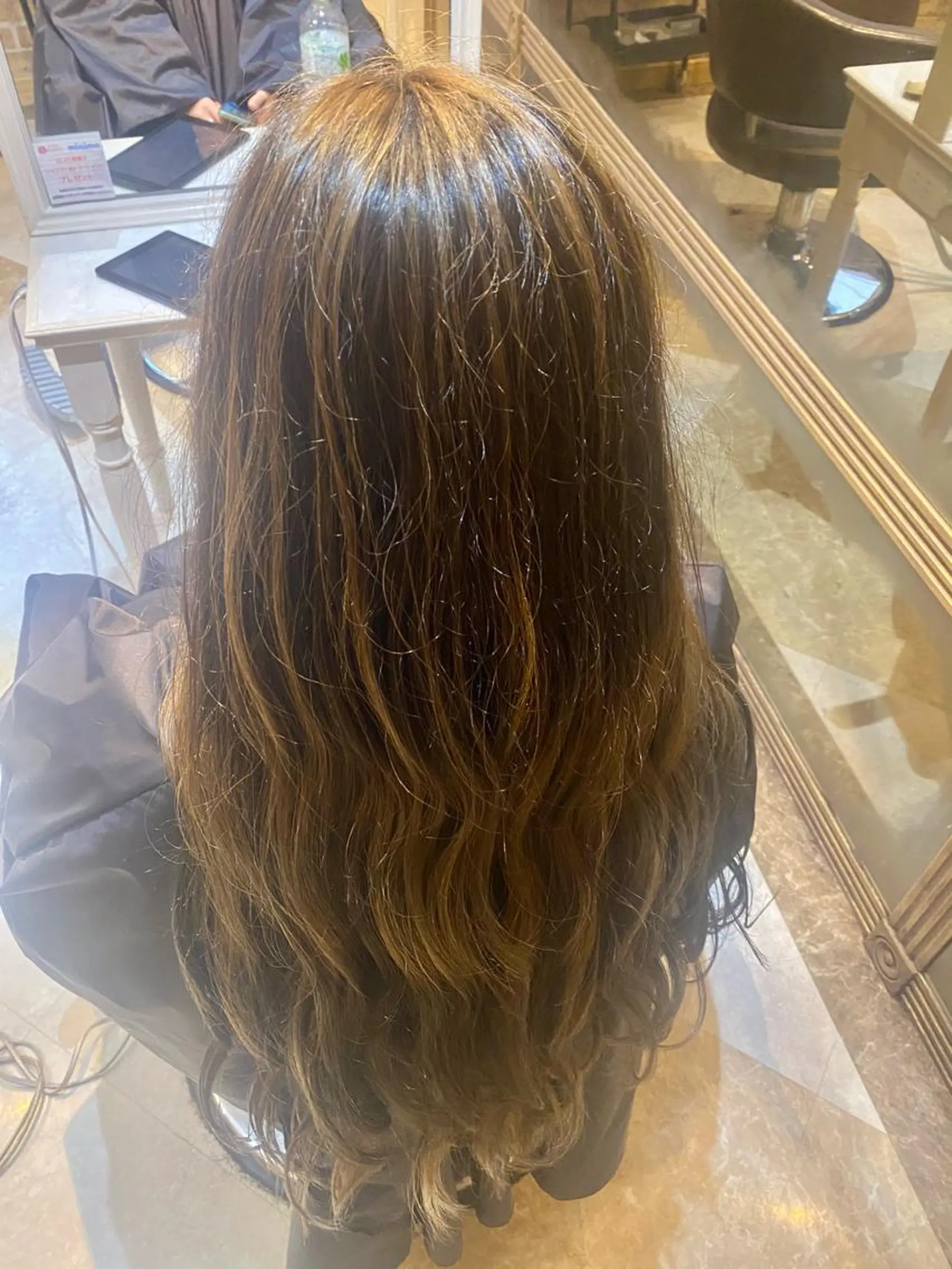 ロング カラー ベージュカラー ブリーチ new.本厚木所属・new.本厚木 みくのヘアスタイル