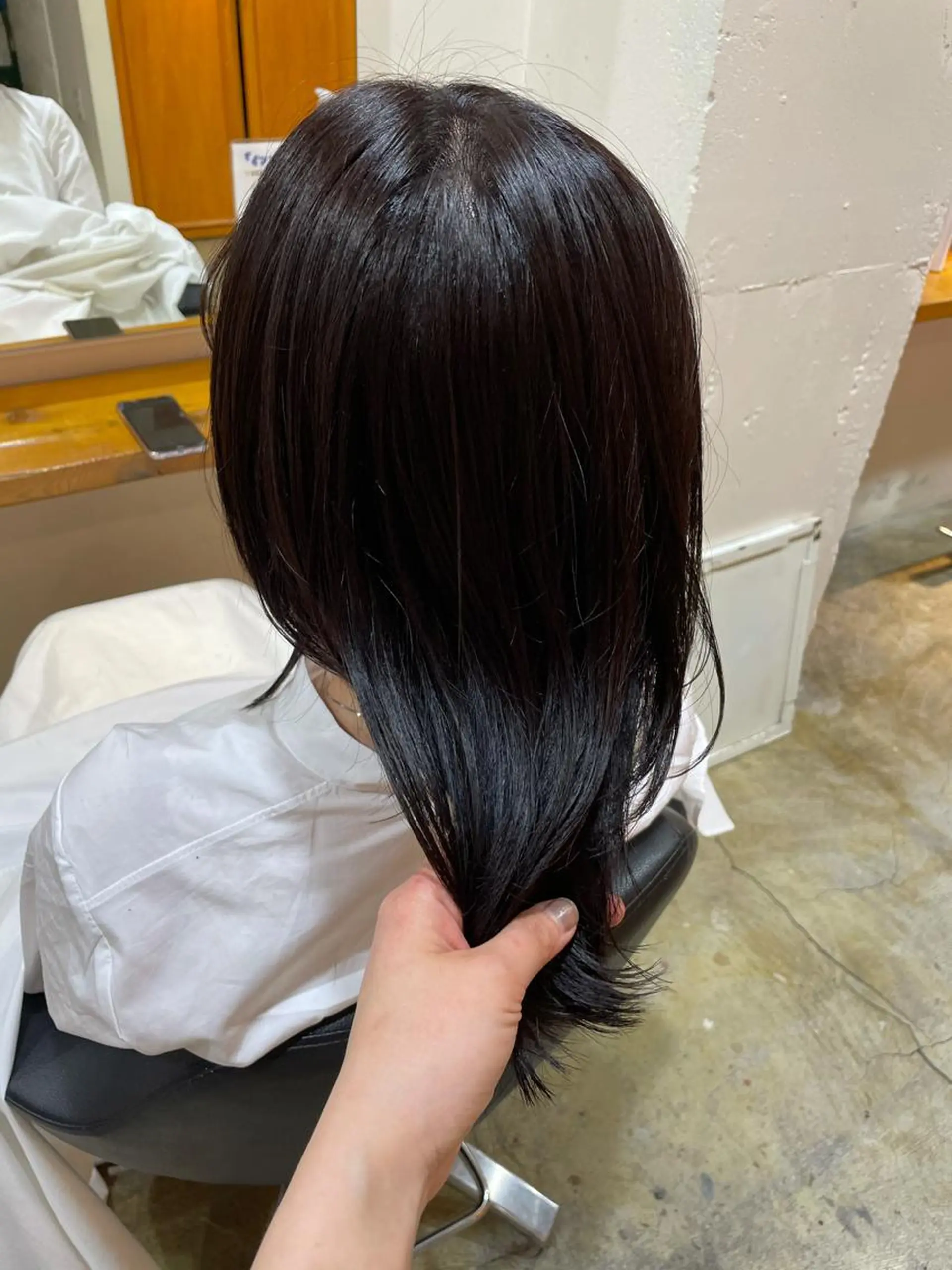 ミディアム カラー MIOベージュカラー 柔らかいカラーのヘアスタイル