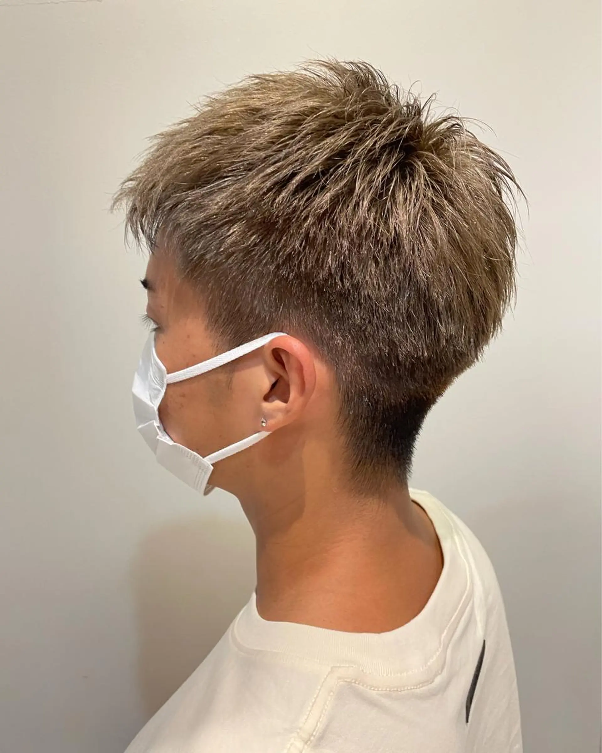 ショート メンズ メンズブリーチ メンズハイトーン log所属・近藤 裕嗣のヘアスタイル