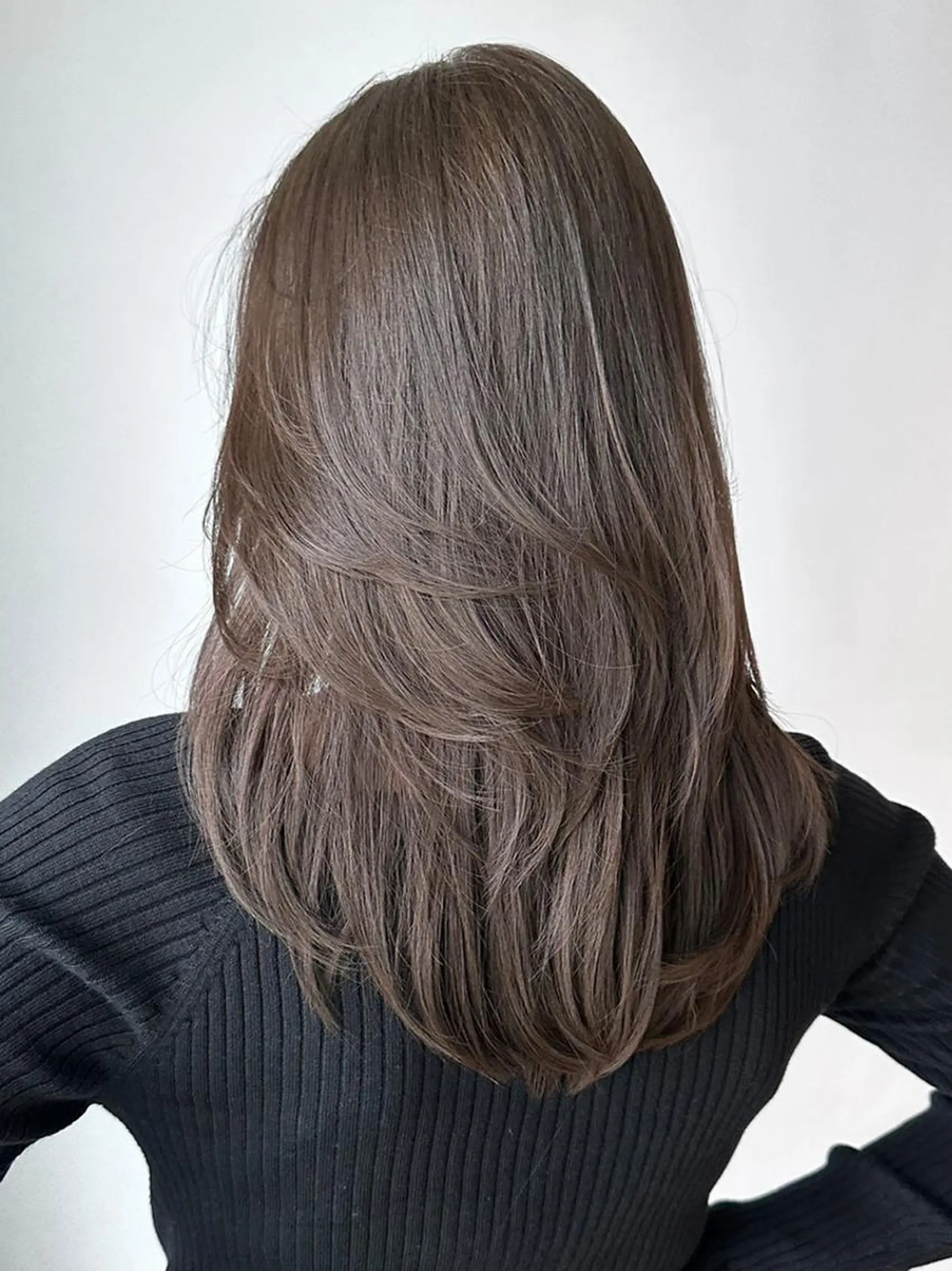 セミロング カラー グレージュ 顔まわりレイヤー レイヤーカット ITby ALBUM 北千住店のヘアスタイル