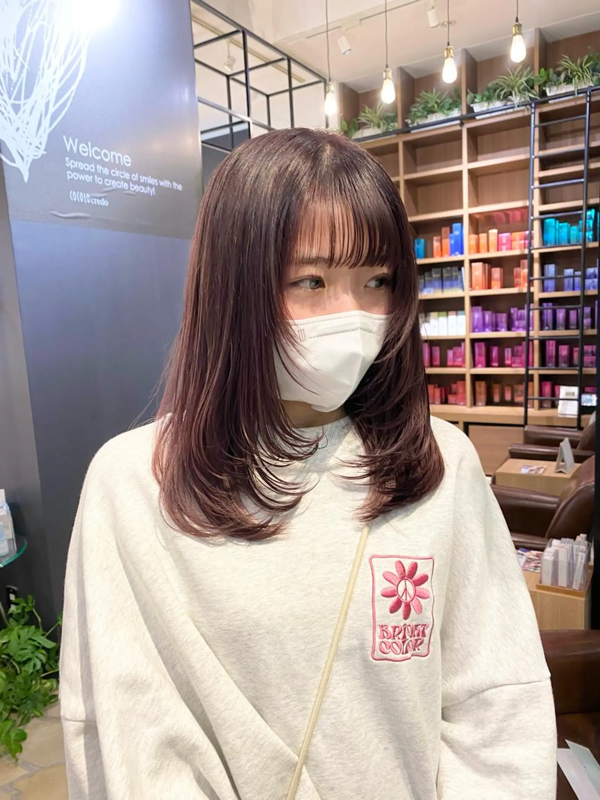 ミディアム ピンクブラウン 顔まわりレイヤー レイヤーカット COCOLOeAST所属・yumeno🫧 ハイトーン/ボブ🕊のヘアスタイル