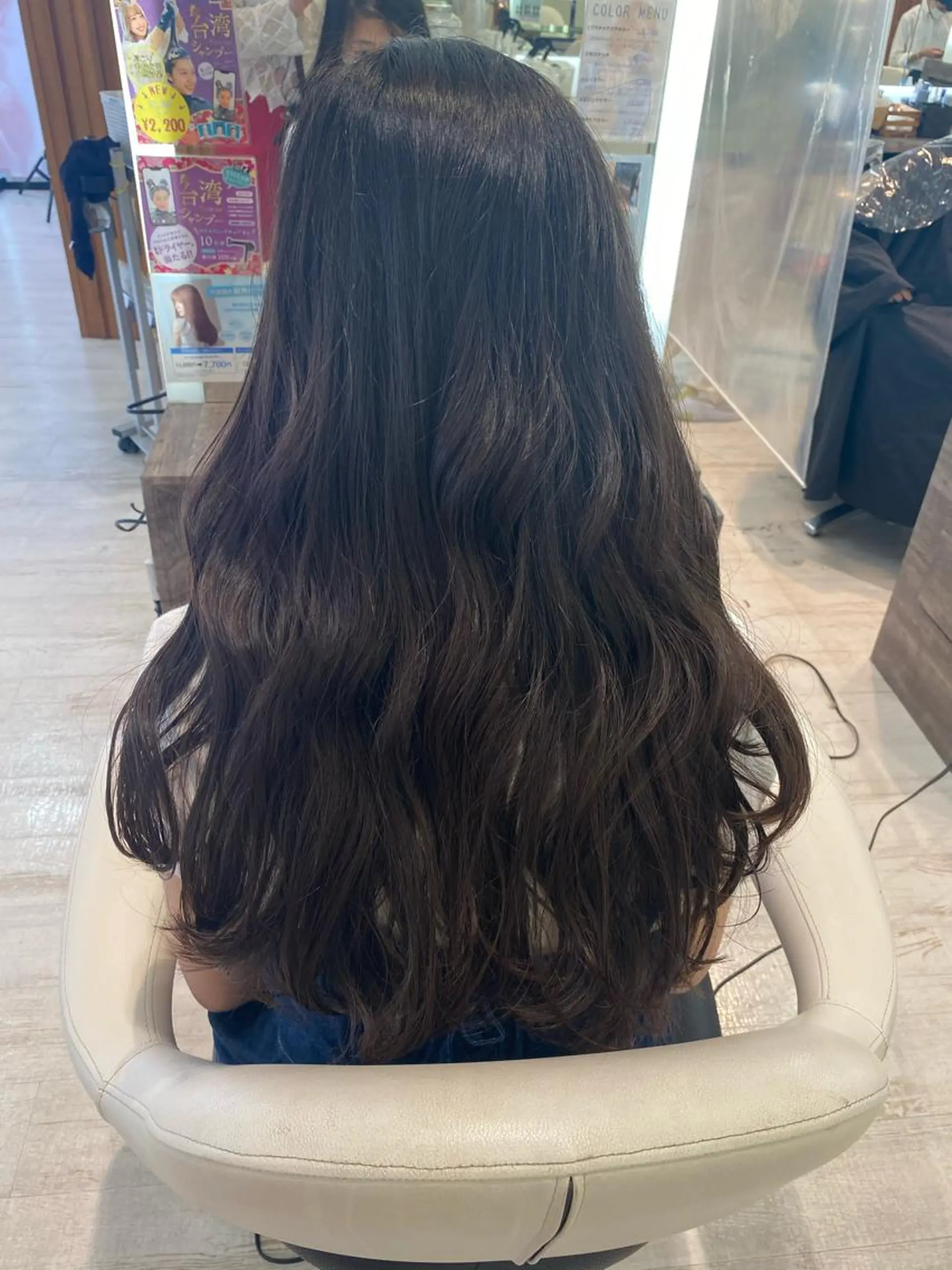 ロング ベージュ/インナー カラー🤍Rieのヘアスタイル