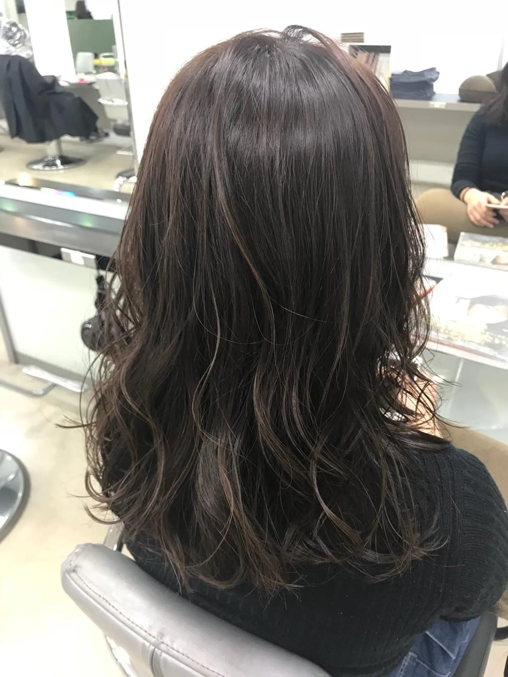 ミディアム カラー ヘアカラー 韓国ヘア🇰🇷/ レイヤーカット✂︎のヘアスタイル
