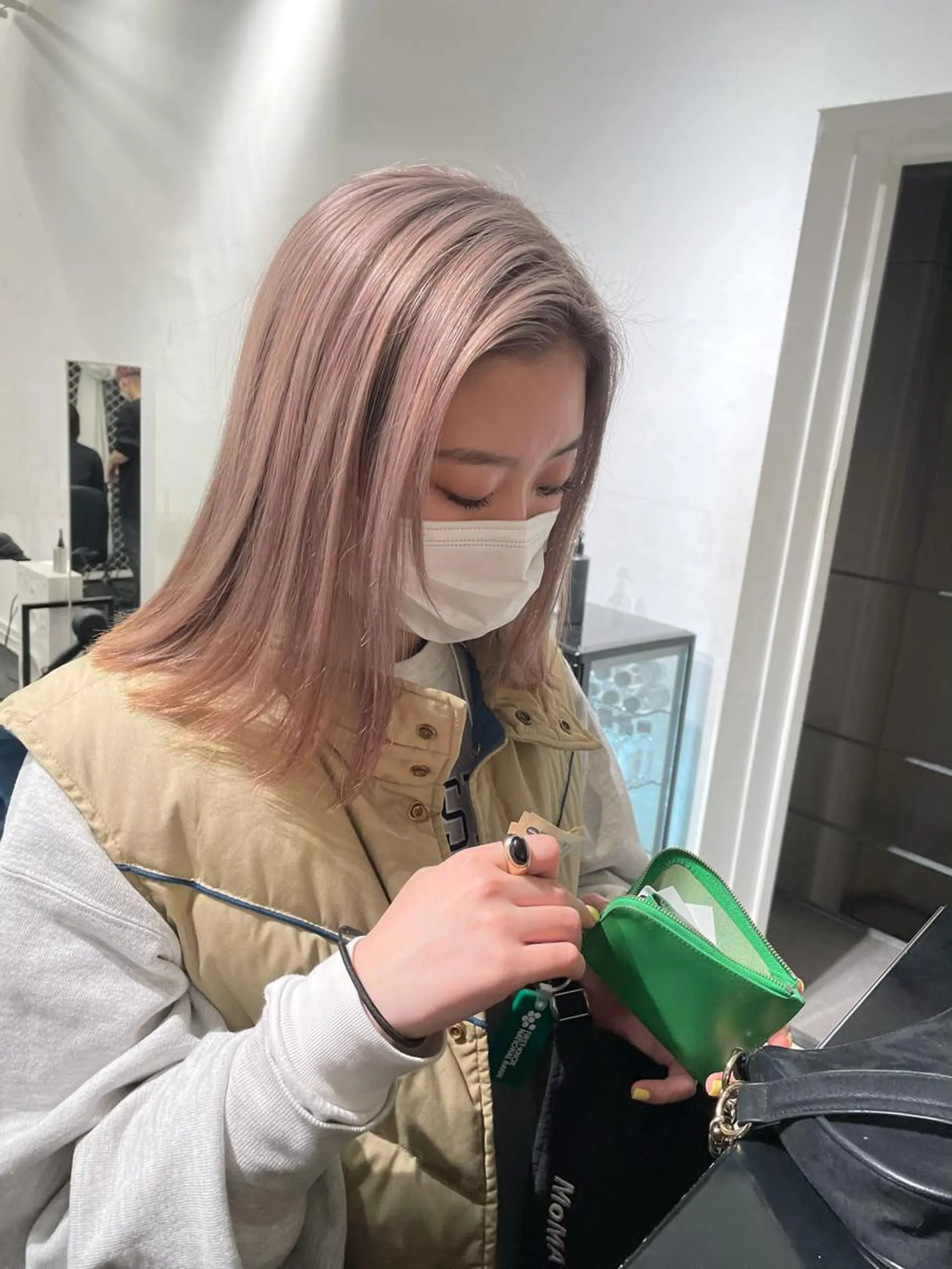 ミディアム カラー ヘアアレンジ ベージュカラー ブリーチ ホワイトベージュ カット ヘアカラー トリートメント 艶ハイトーン/ヘア アレンジAYAKAのヘアスタイル