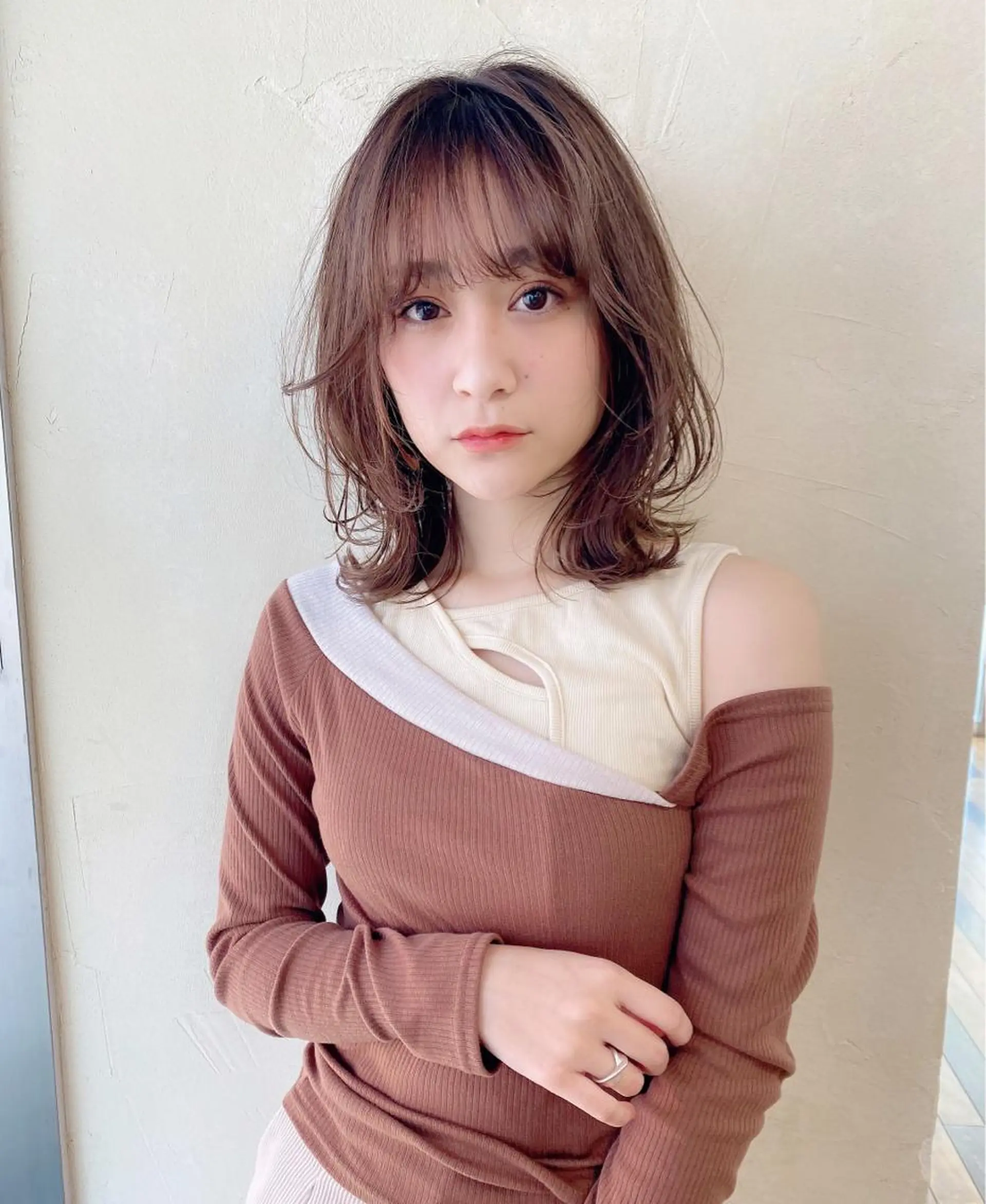 ミディアム レイヤーカット 鎌倉 彩のヘアスタイル