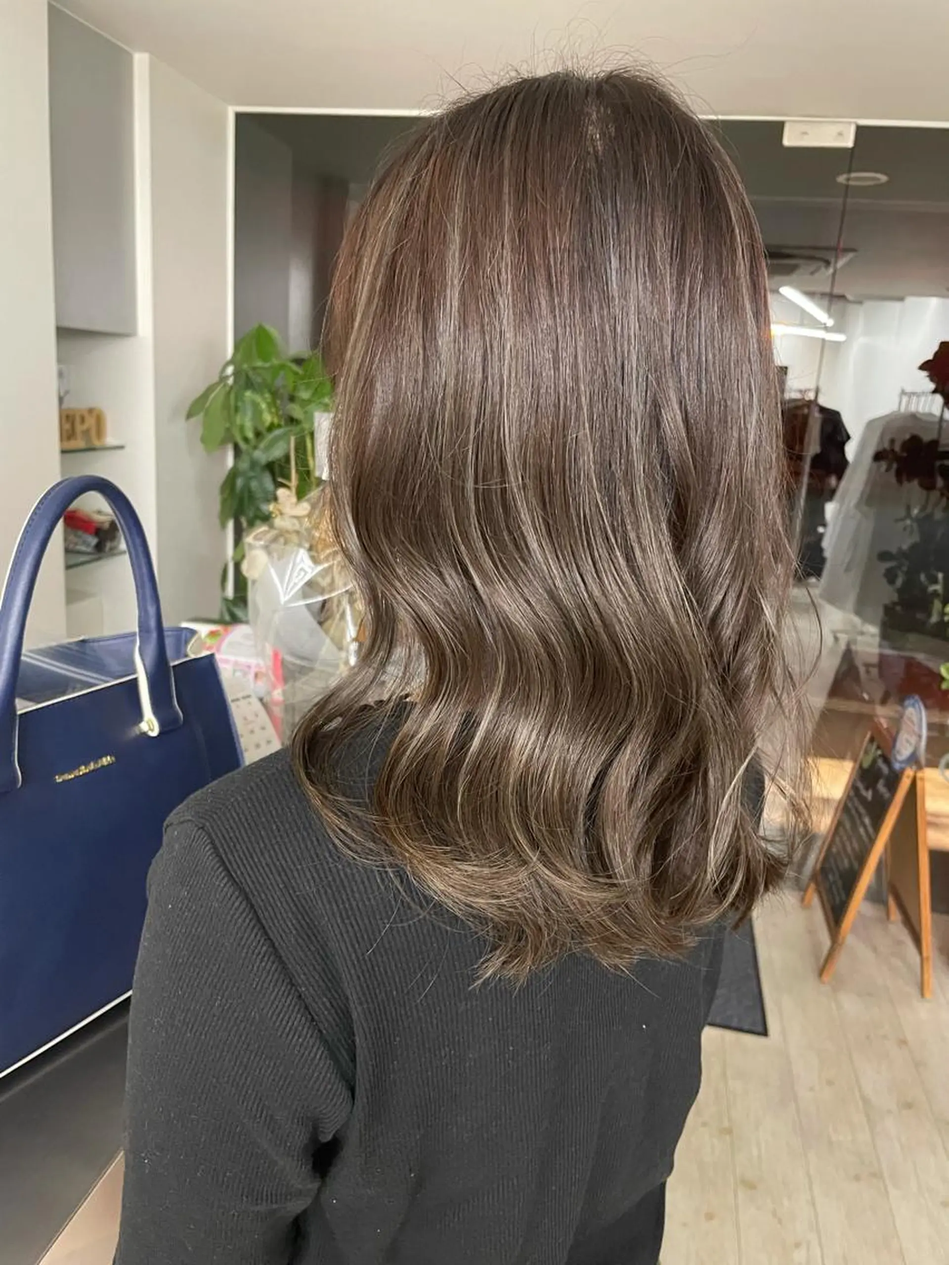 セミロング ハイライト ヘアカラー 心斎橋/海外レイヤー 募集中三好玲奈のヘアスタイル