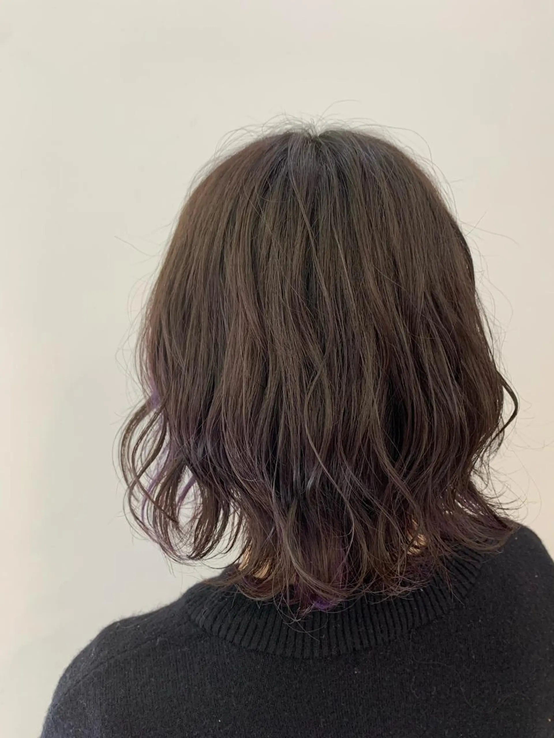 ミディアム カラー パーマ アッシュ アッシュグレー Uni.所属・地毛風ストレート/ 髪質改善/榎本流行のヘアスタイル