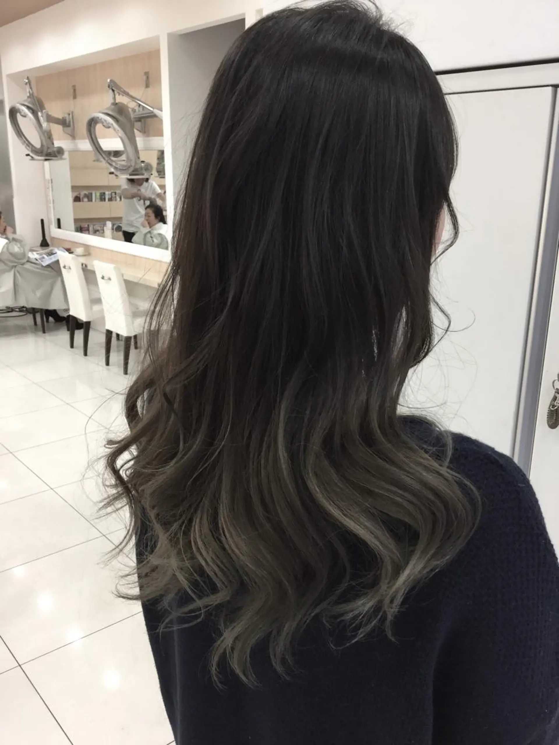 ロング カラー ブリーチ ハイライトカラー ハイライト Ash 山田 勇太のヘアスタイル