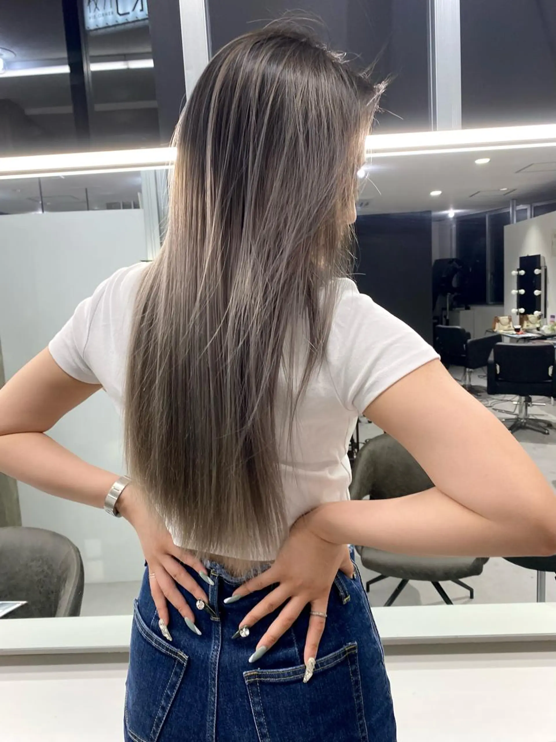 ミディアム K!ng所属・レイヤーカット/ 髪質改善/ハイライトのヘアスタイル