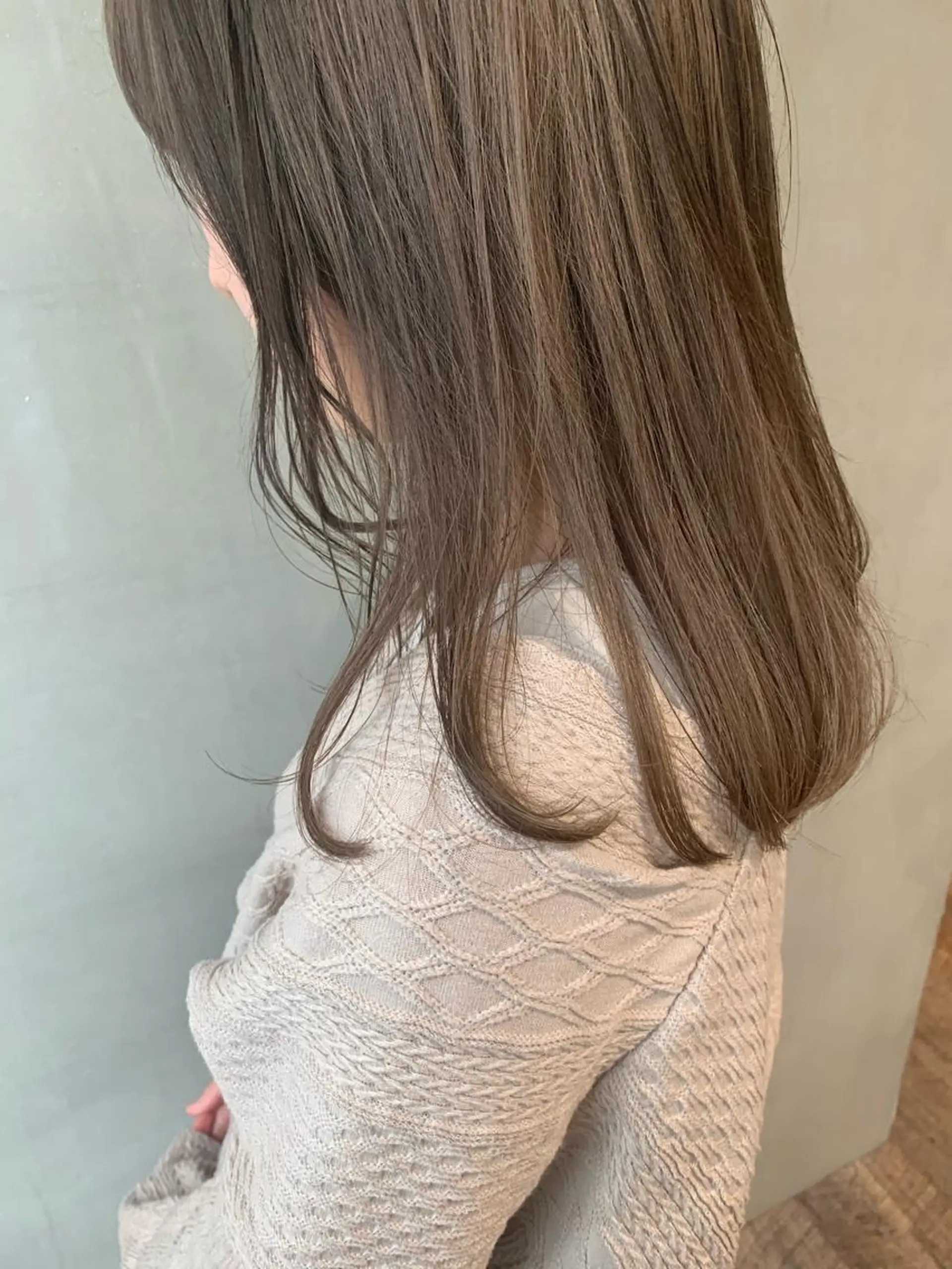 ロング カラー ベージュカラー ミルクティーベージュ SALOWIN梅田茶屋町店所属・ウルフレイヤーカット /チヒロのヘアスタイル
